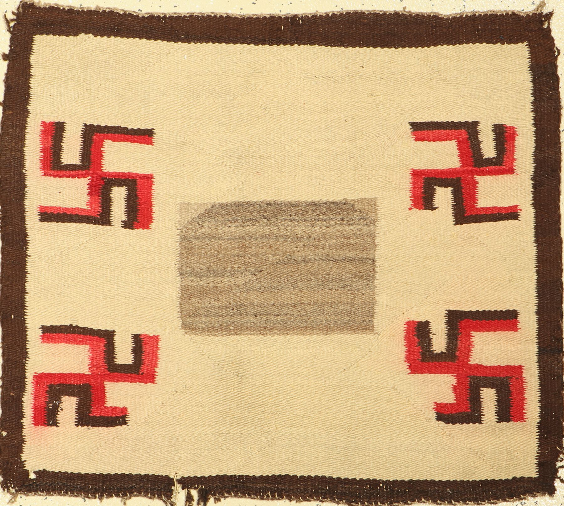 Navaho Kelim, Nordamerika, um 1920/1930, Wolle auf Wolle, ca. 94 x 81 cm, Ränder beschädigt, leicht verfärbt