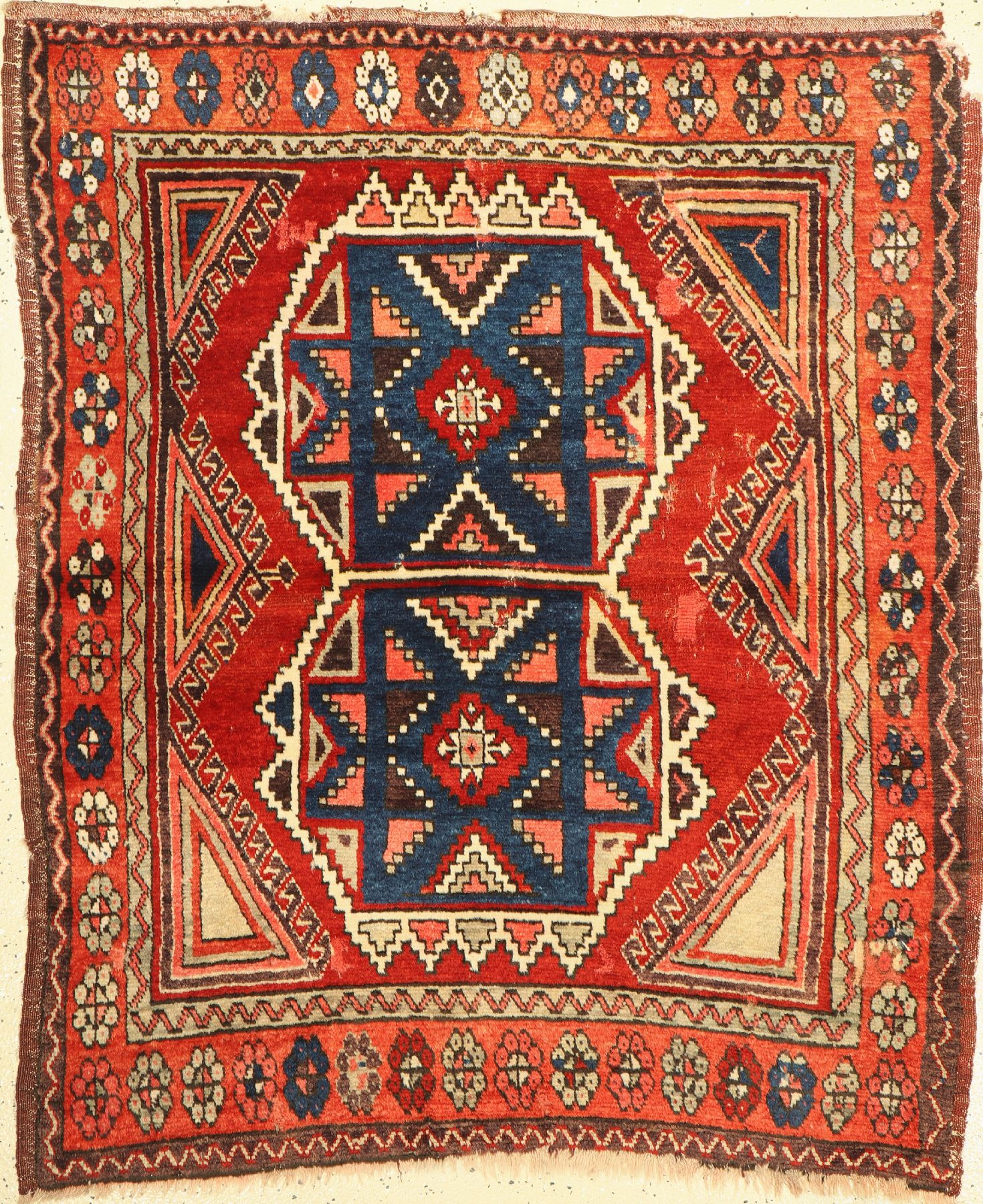 Konya antik, Türkei, Ende 19.Jhd, Wolle aufWolle, ca. 141 x 117 cm, Starke Gebrauchsspuren, alte Restaurierungen