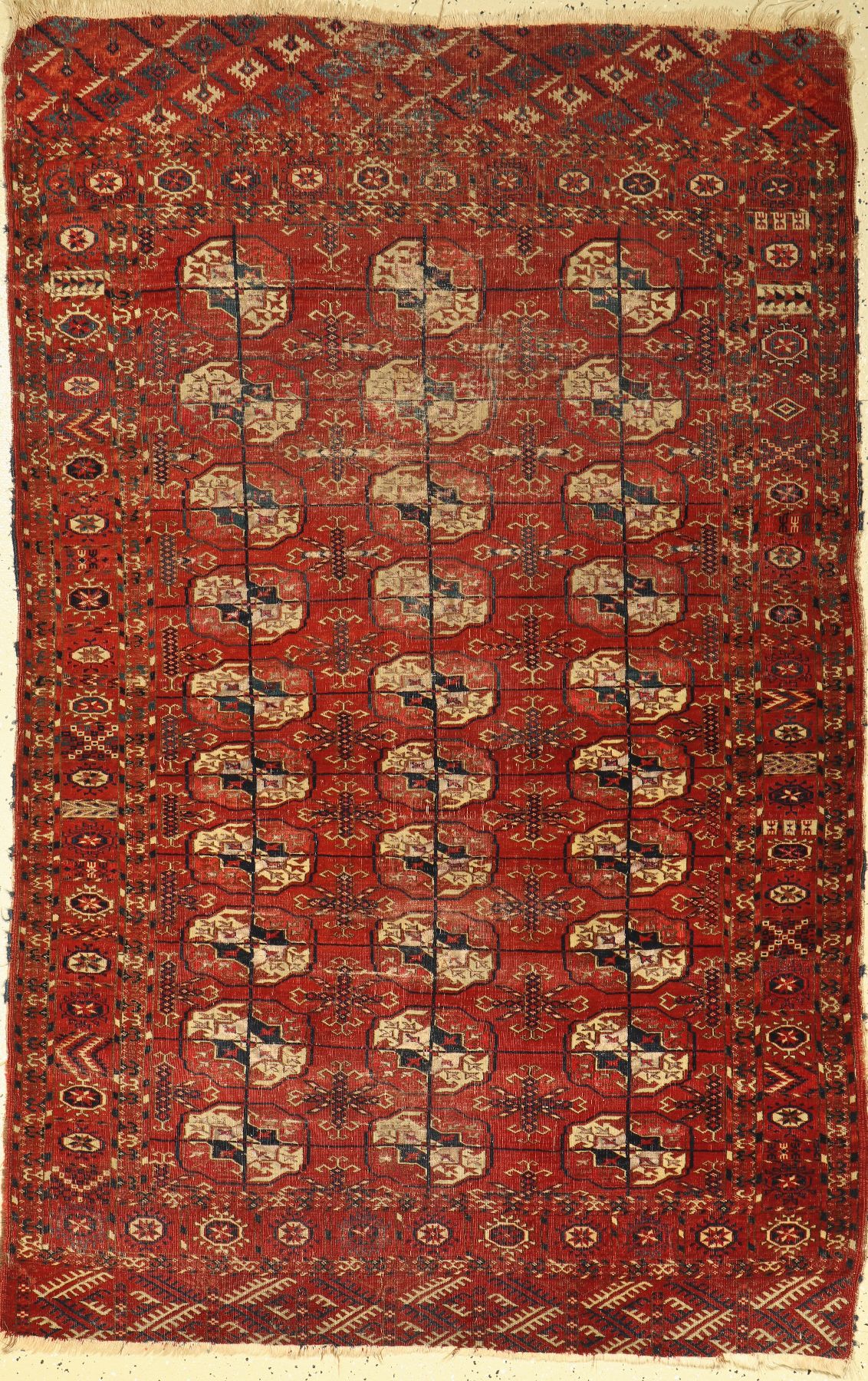 Tekke antik, Turkmenistan, Mitte 19.Jhd, Wolle auf Wolle, ca. 193 x 124 cm, Starke Gebrauchsspuren