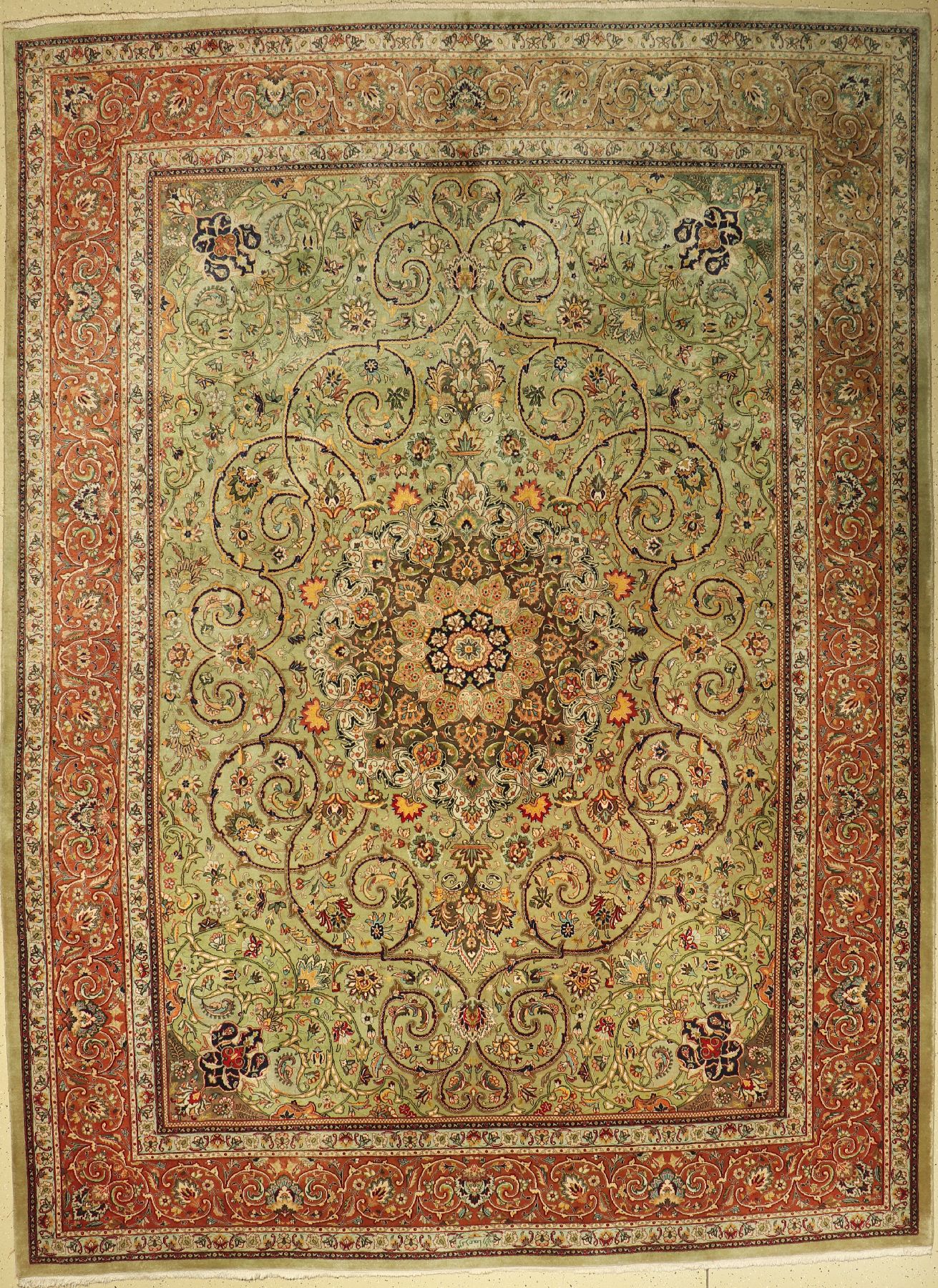 Täbriz fein, Persien, ca. 50 Jahre, Korkwolle, ca. 410 x 303 cm, guter Zustand, leichter Mottenfraß am Rand, verschmutzt & verblaßt