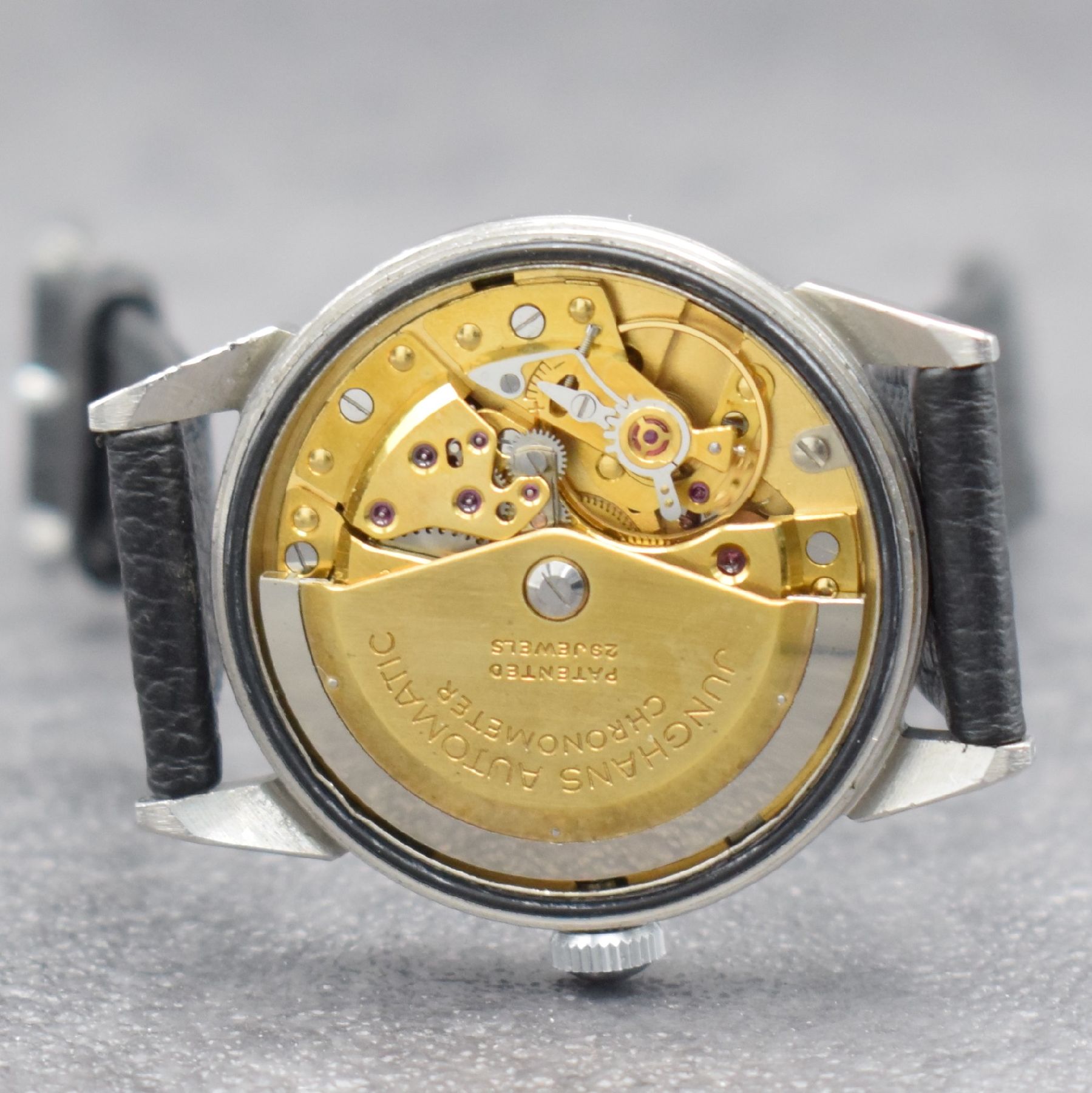 Detail f: JUNGHANS Chronometer Herrenarmbanduhr in Stahl, Deutschland um 1960, Automatik, Boden aufgedr., Junghans Lederband, silb. Zifferbl. pat., silb. Ind., ...