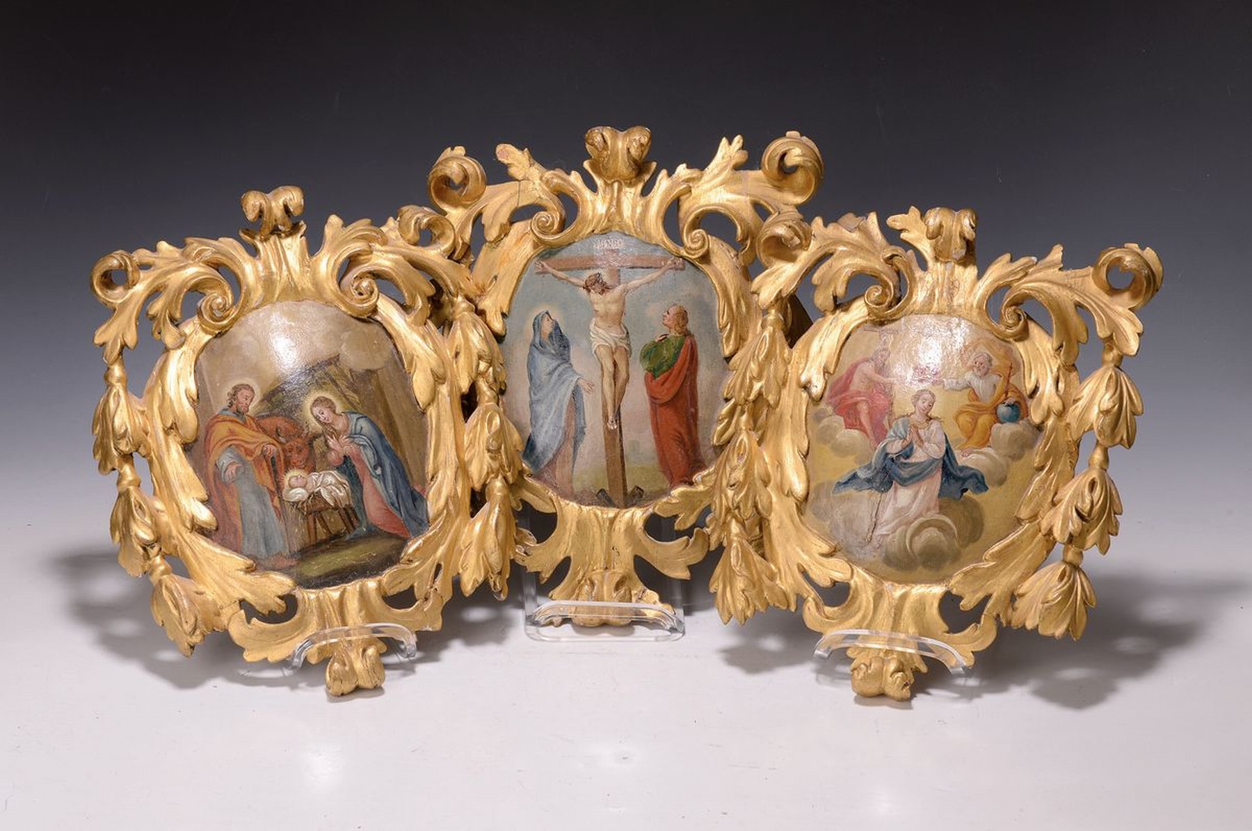 Detail k: Drei Andachtsgemälde, süddeutsch, 18. Jh., Öl/Holz, konkave Bildfläche, von barockem Rocaillendecor gerahmt, vergoldet, Geburt Christi, ...