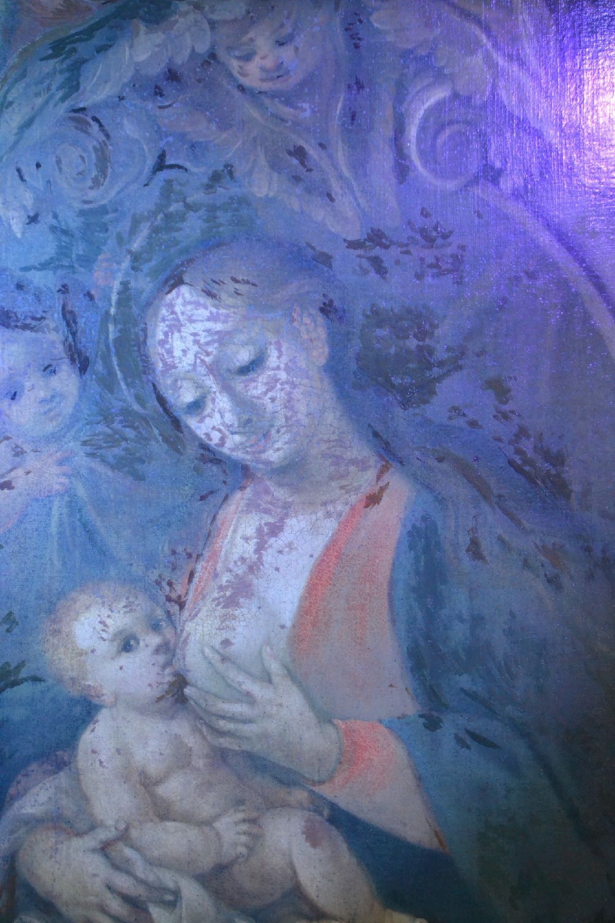 Detail d: Süddeutscher Künstler, um 1700/1720, Mutter Gottes Lactans, Maria in stiltyp. Haltung: die linke Hand Brust gebend mit Bekennerzeichen, göttliche ...