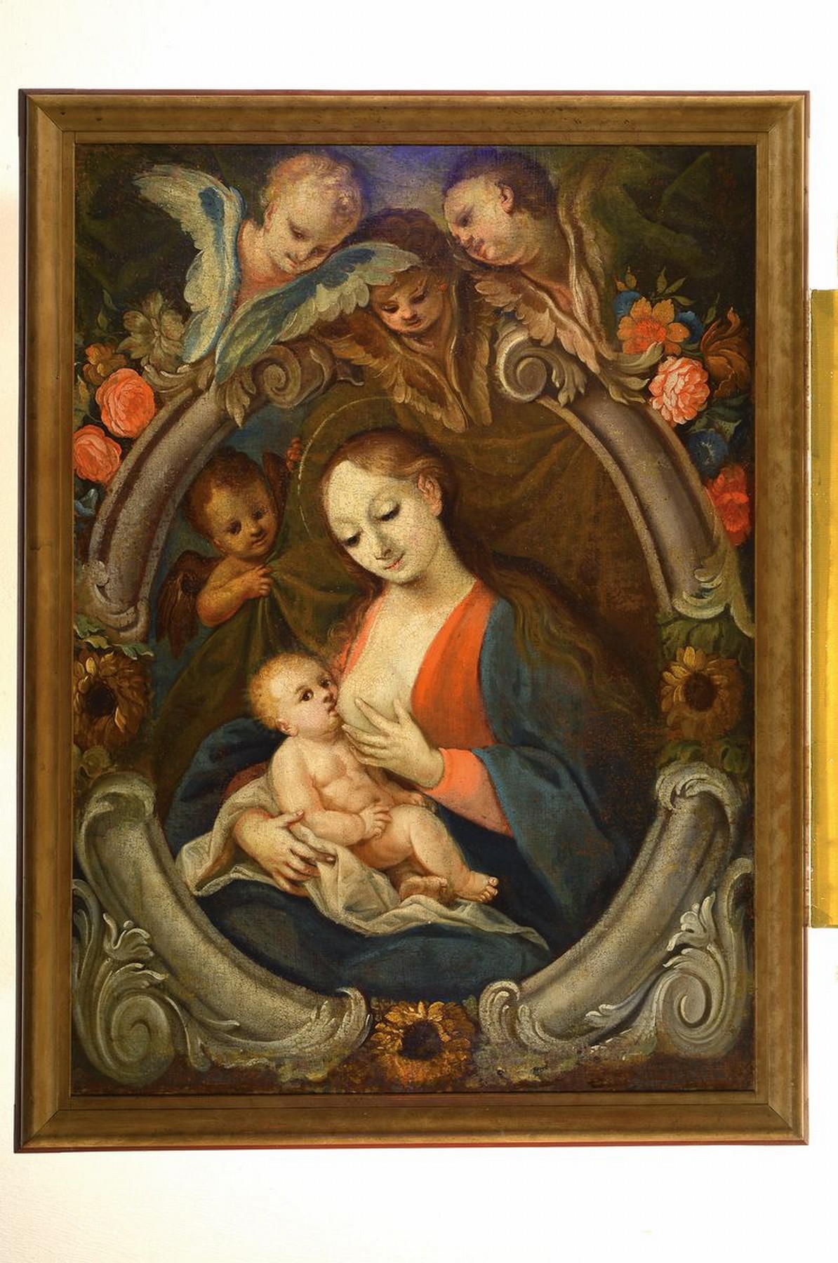 Detail k: Süddeutscher Künstler, um 1700/1720, Mutter Gottes Lactans, Maria in stiltyp. Haltung: die linke Hand Brust gebend mit Bekennerzeichen, göttliche ...
