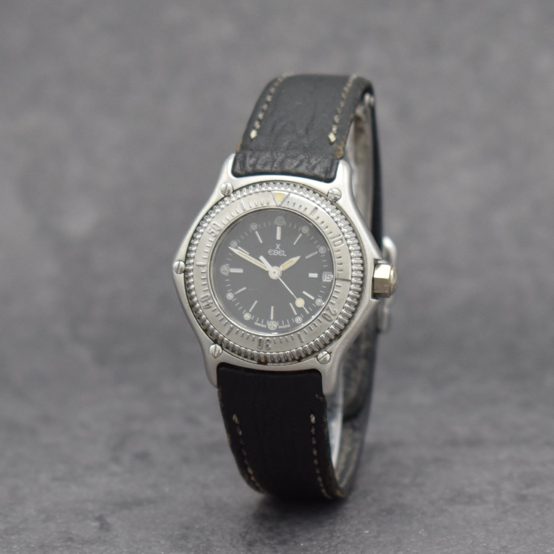 Detail b: EBEL Damenarmbanduhr Serie Discovery Referenz 983912, Schweiz um 1997, Edelstahlgeh. inkl. orig. Lederband m. orig. Faltschl., quarz, Boden 8-fach ...