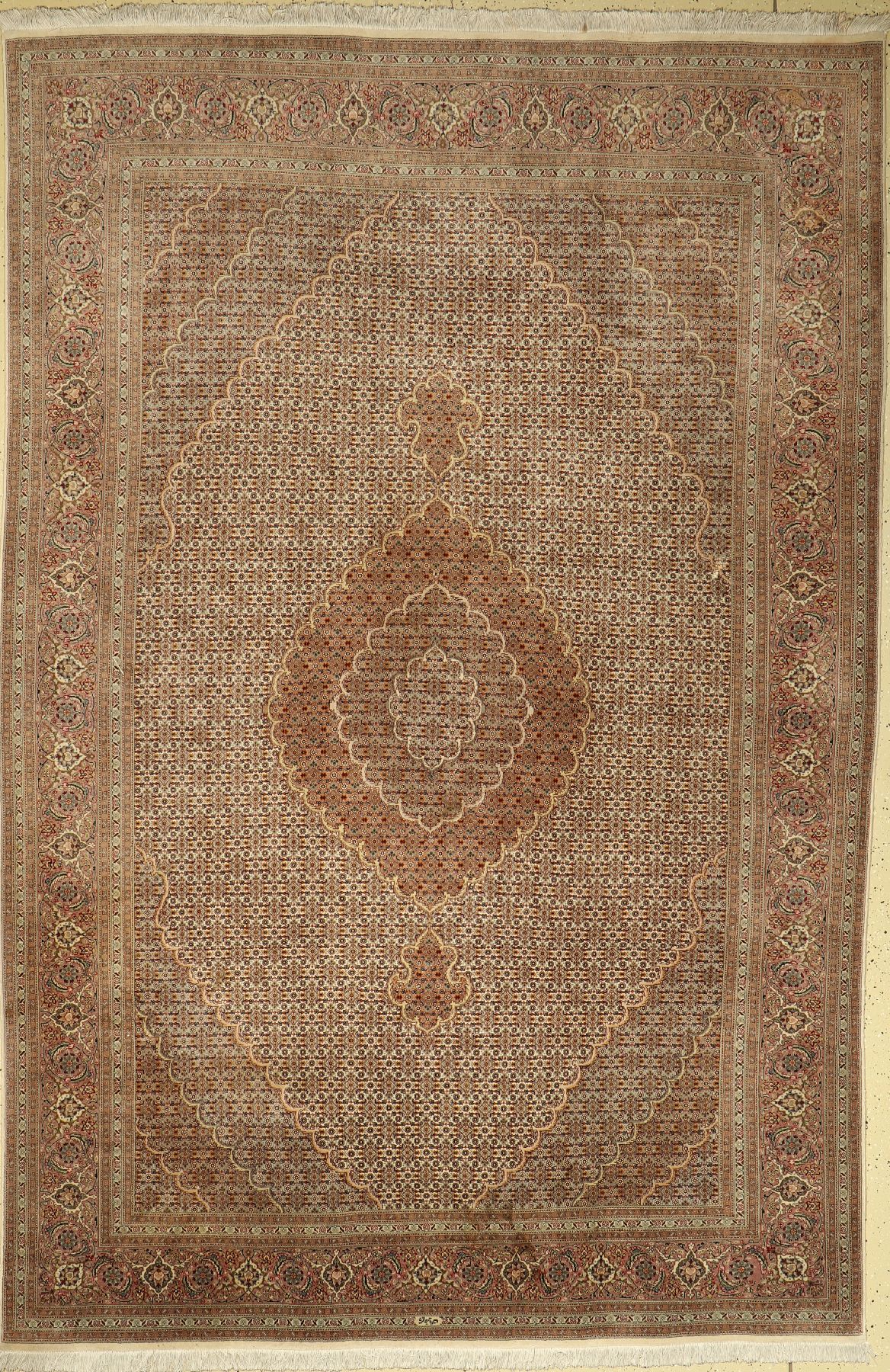 Täbriz fein sign., Persien, ca. 40 Jahre, Korkwolle, ca. 298 x 195 cm, guter Zustand verschmutzt