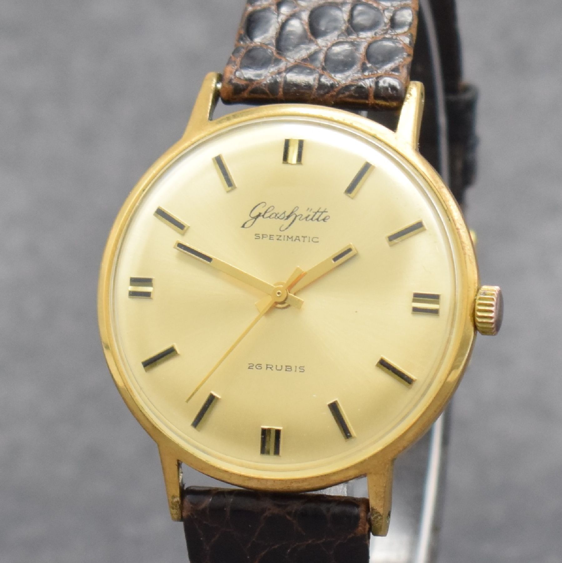 Detail c: GLASHÜTTE Spezimatic vergoldete Herrenarmbanduhr, Deutschland um 1965, Automatik, 2 tlg.-Geh., Edelstahlboden aufgedr., gold. Zifferbl. m. gold. ...