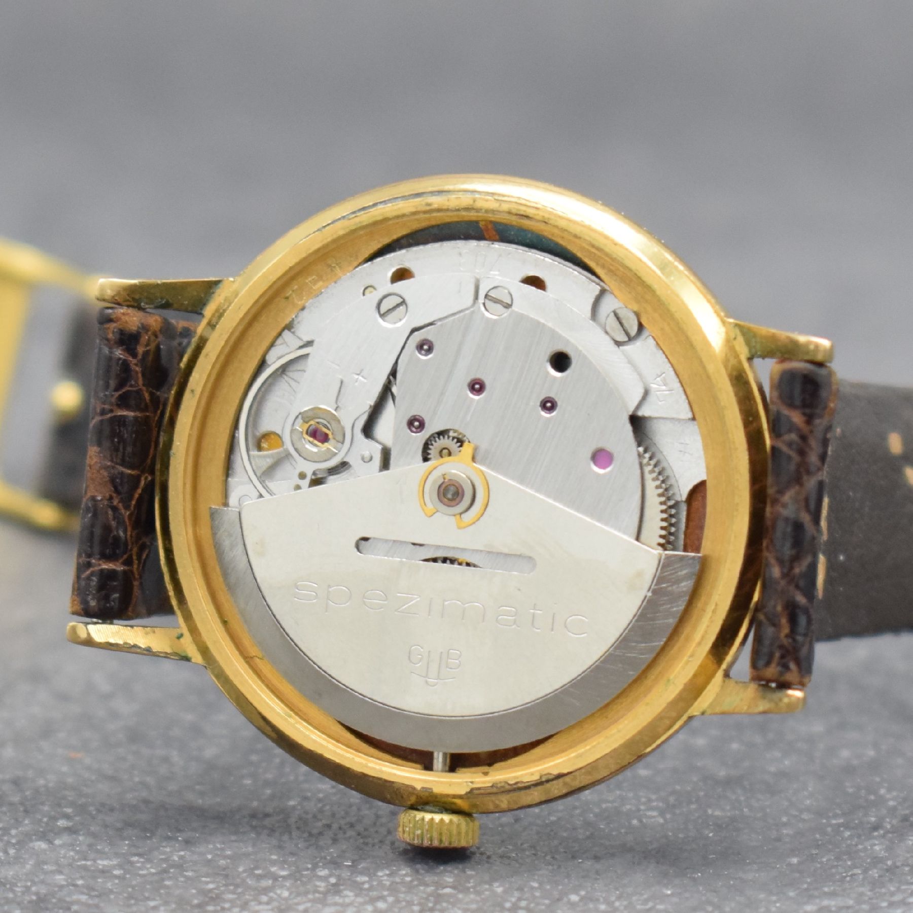 Detail e: GLASHÜTTE Spezimatic vergoldete Herrenarmbanduhr, Deutschland um 1965, Automatik, 2 tlg.-Geh., Edelstahlboden aufgedr., gold. Zifferbl. m. gold. ...