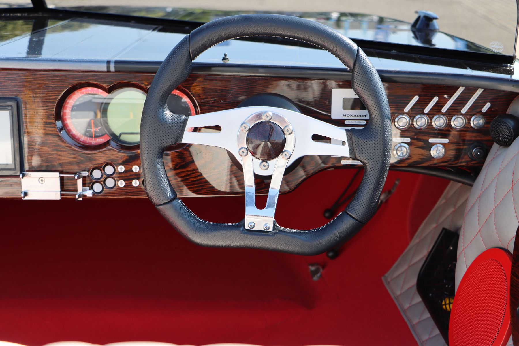 Detail f: KAISERBOOT K650 SUPER SPORT JETBOOT inkl. Custom Trailer, Es handelt sich um ein absolutes Einzelstück. Diese Ausführungen des Rumpfes/Aufbau gibt ...