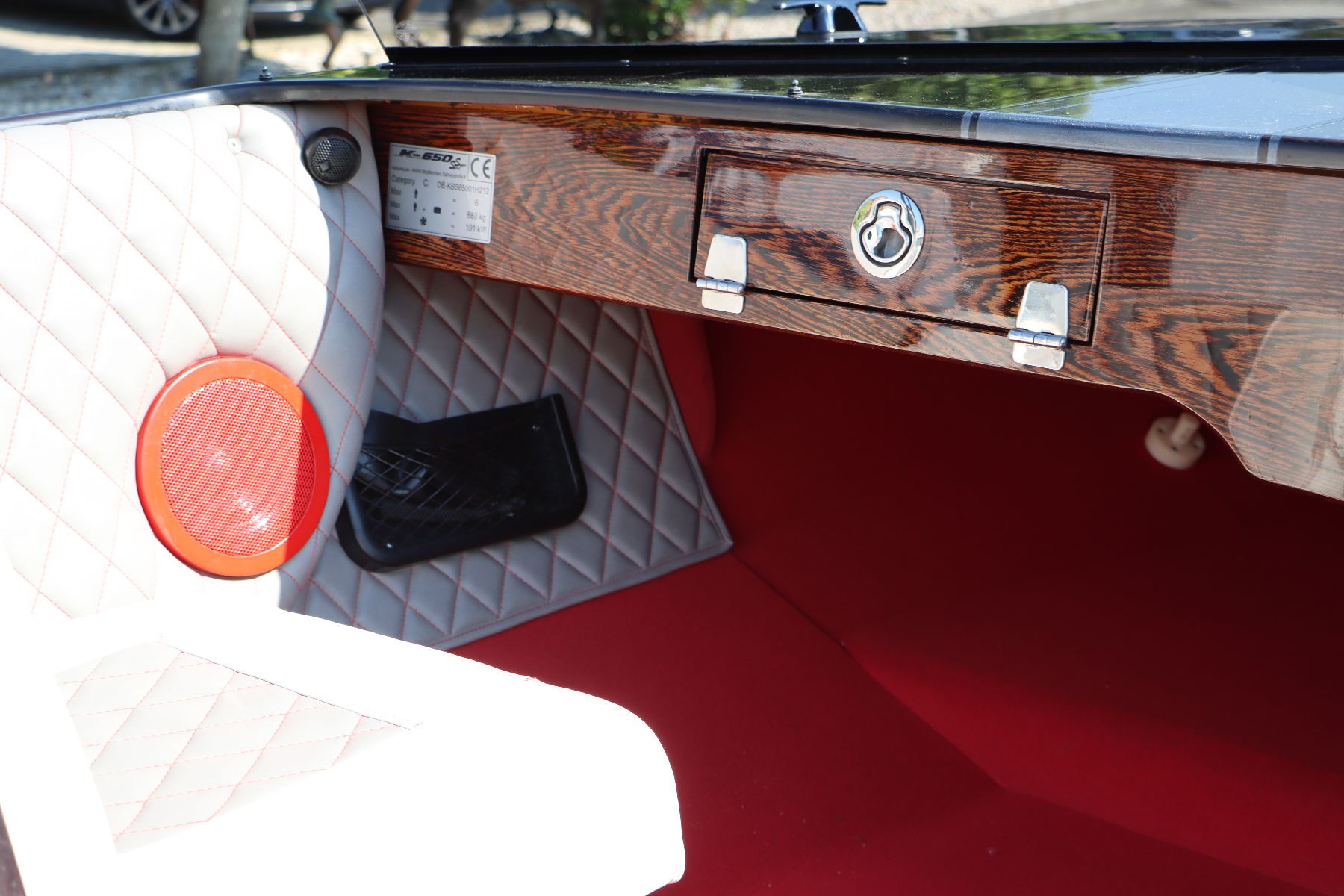 Detail g: KAISERBOOT K650 SUPER SPORT JETBOOT inkl. Custom Trailer, Es handelt sich um ein absolutes Einzelstück. Diese Ausführungen des Rumpfes/Aufbau gibt ...