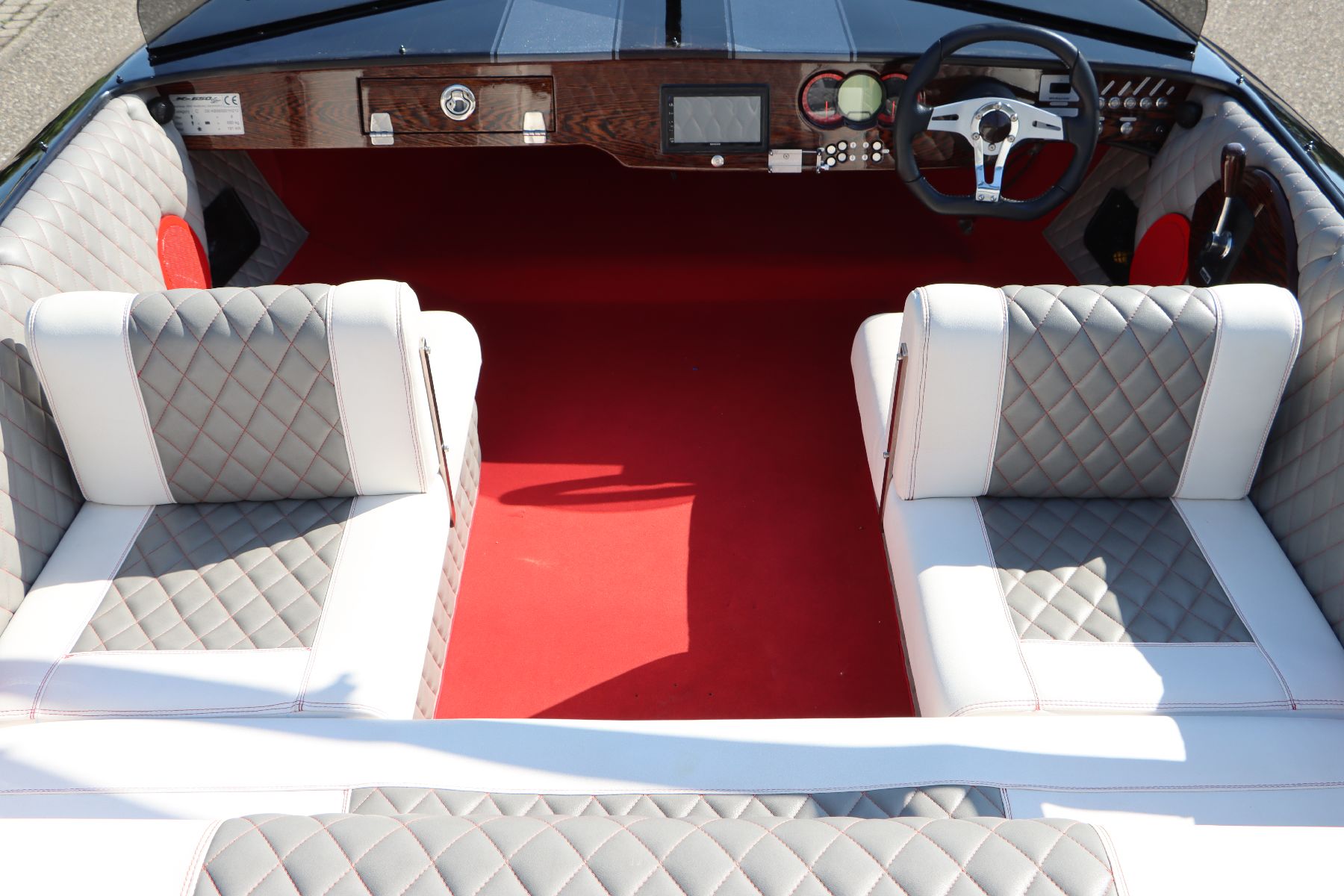 Detail h: KAISERBOOT K650 SUPER SPORT JETBOOT inkl. Custom Trailer, Es handelt sich um ein absolutes Einzelstück. Diese Ausführungen des Rumpfes/Aufbau gibt ...