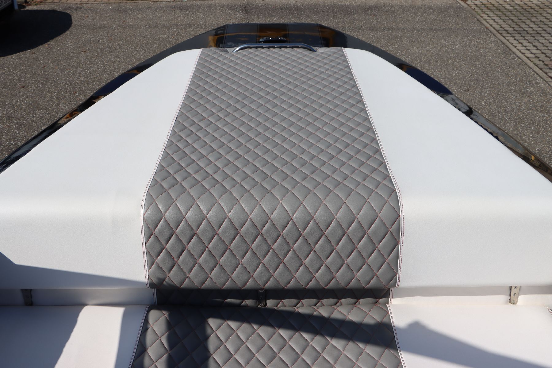 Detail i: KAISERBOOT K650 SUPER SPORT JETBOOT inkl. Custom Trailer, Es handelt sich um ein absolutes Einzelstück. Diese Ausführungen des Rumpfes/Aufbau gibt ...