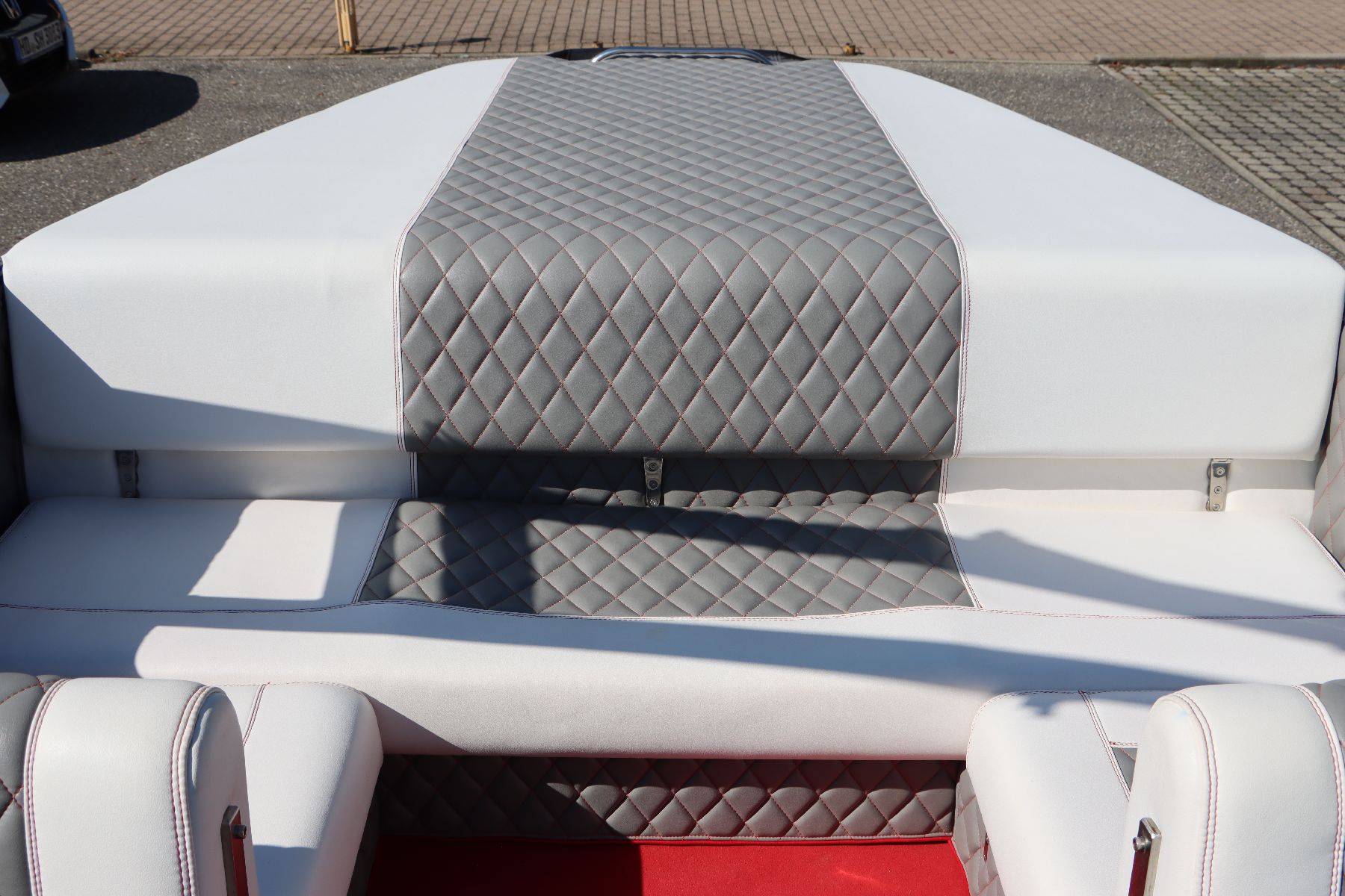 Detail j: KAISERBOOT K650 SUPER SPORT JETBOOT inkl. Custom Trailer, Es handelt sich um ein absolutes Einzelstück. Diese Ausführungen des Rumpfes/Aufbau gibt ...