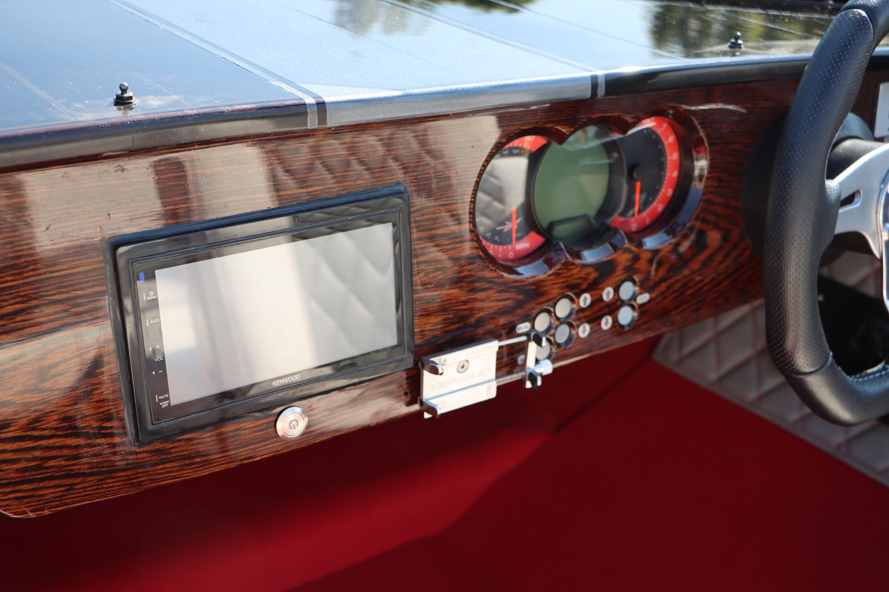 Detail l: KAISERBOOT K650 SUPER SPORT JETBOOT inkl. Custom Trailer, Es handelt sich um ein absolutes Einzelstück. Diese Ausführungen des Rumpfes/Aufbau gibt ...
