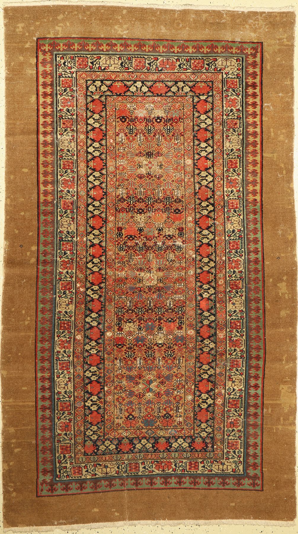 Feiner Sarab antik, Persien, Mitte 19.Jhd, Kamelwolle auf Baumwolle, ca. 235 x 135 cm, Starke Gebrauchsspuren, Mottenfraß,Restaurierungen
