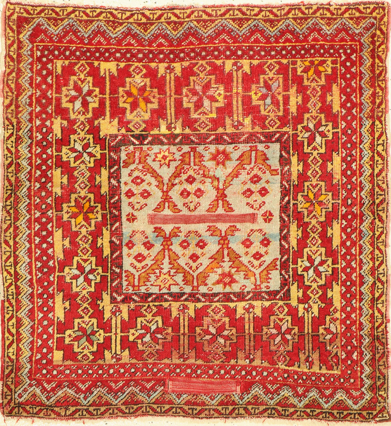 Kirsehir Sattelauflage, Türkei, um 1910, Wolle auf Wolle, ca. 93 x 87 cm, Starke Gebrauchsspuren
