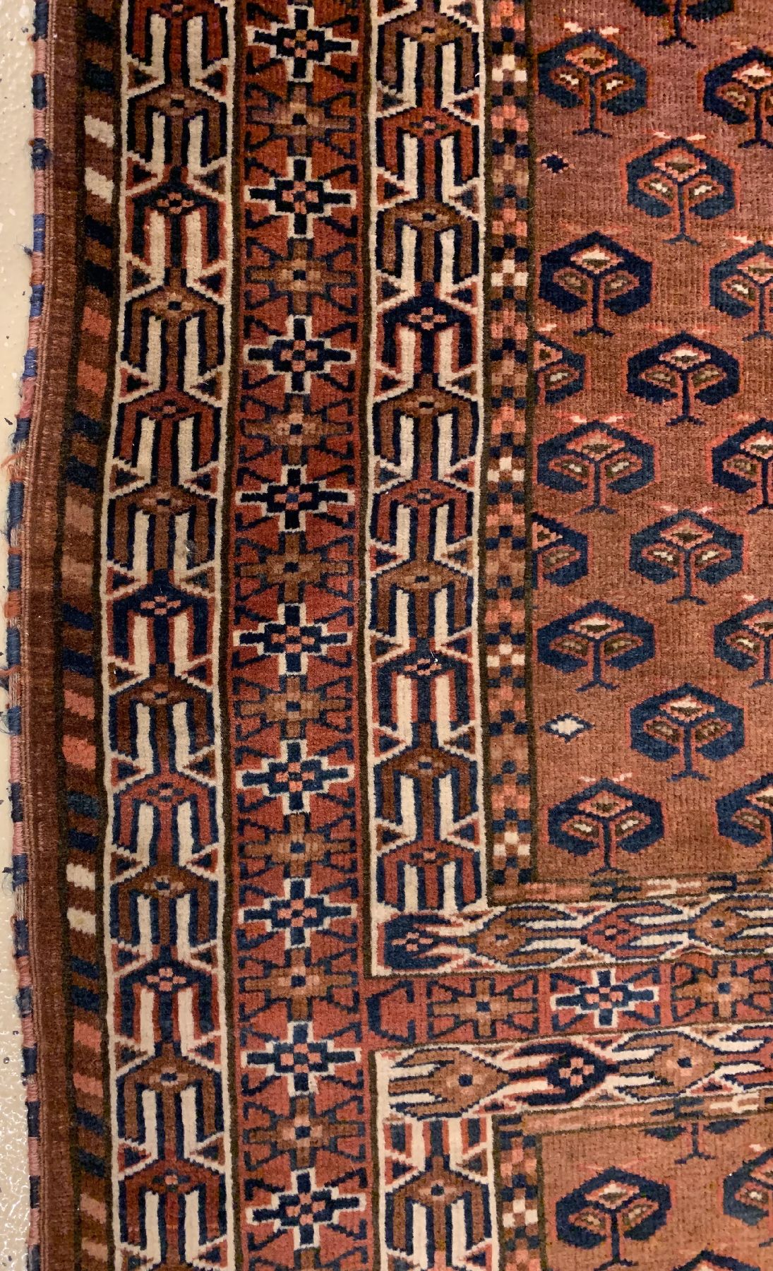 Detail d: Yomuth Engsi antik, Turkmenistan, 19 Jhd. Wolle geknüpft auf Wolle, ca. 168 x 143 cm, EHZ:3 (Alters-und Gebrauchsspuren)
