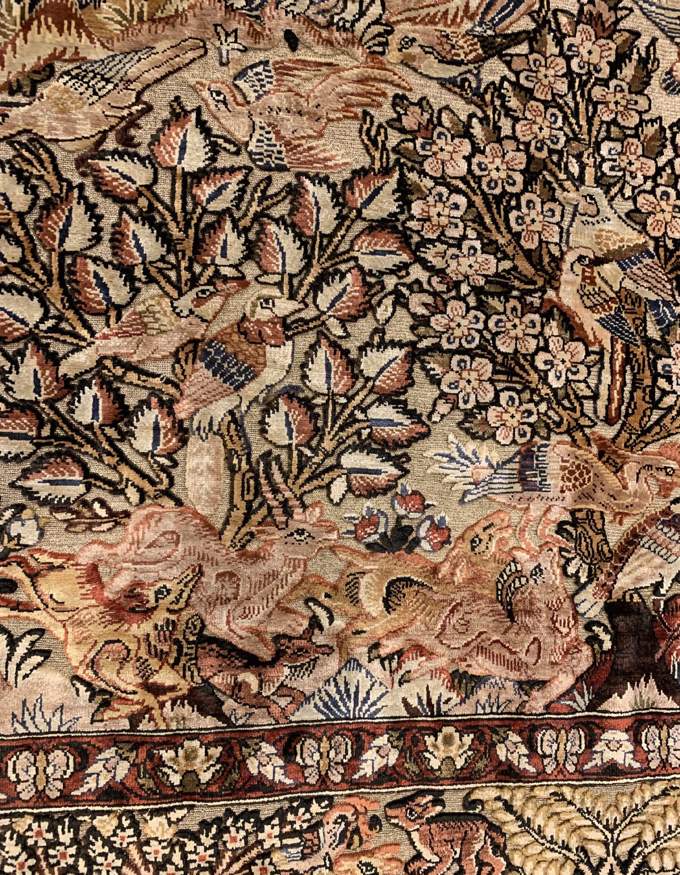 Detail c: Feiner signierter Seiden Hereke alt, Türkei, um 1960, reine Naturseide(Metallbroschiert),ca. 148 x 99 cm, EHZ:2(guter Zustand).