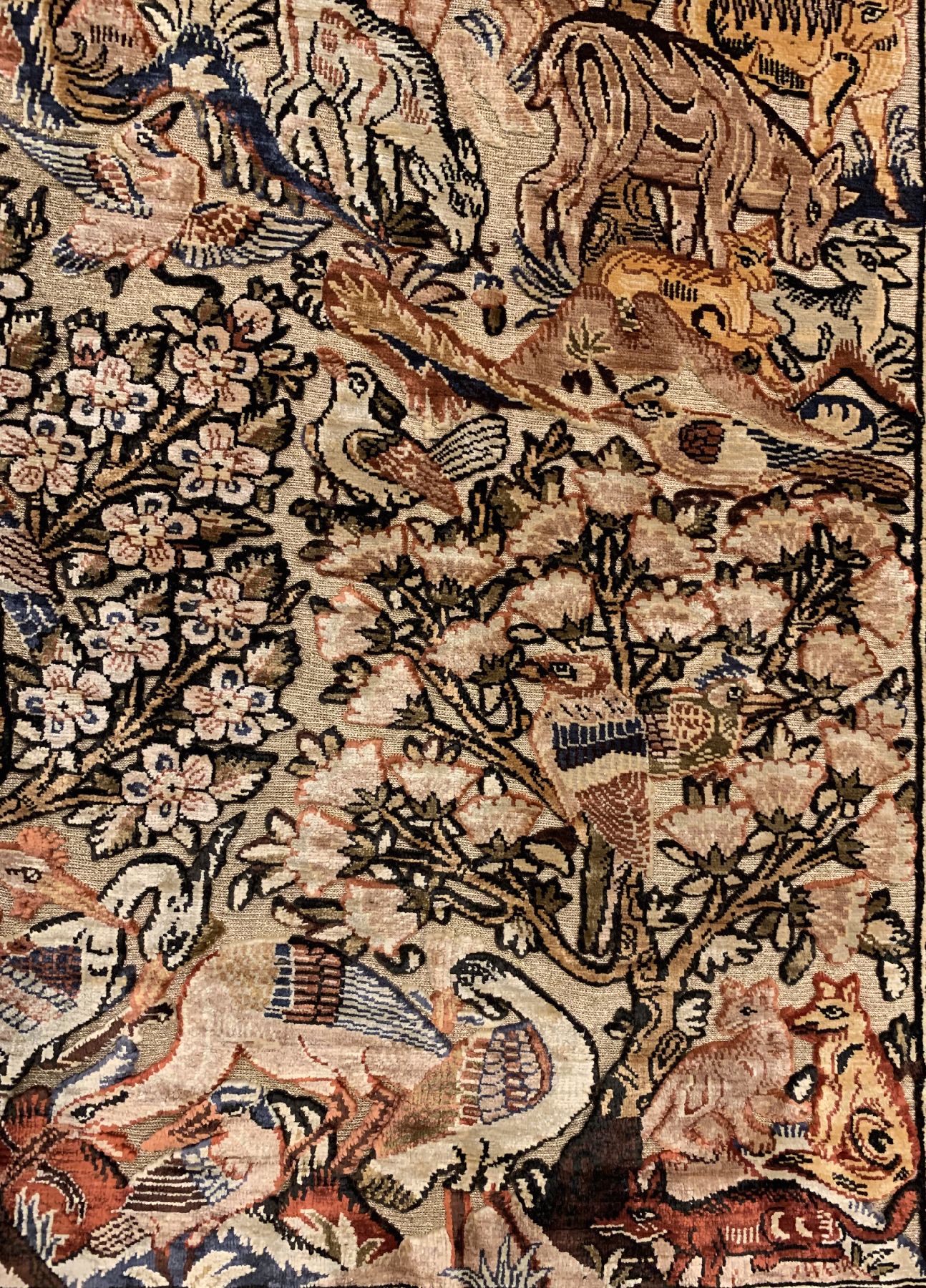 Detail d: Feiner signierter Seiden Hereke alt, Türkei, um 1960, reine Naturseide(Metallbroschiert),ca. 148 x 99 cm, EHZ:2(guter Zustand).