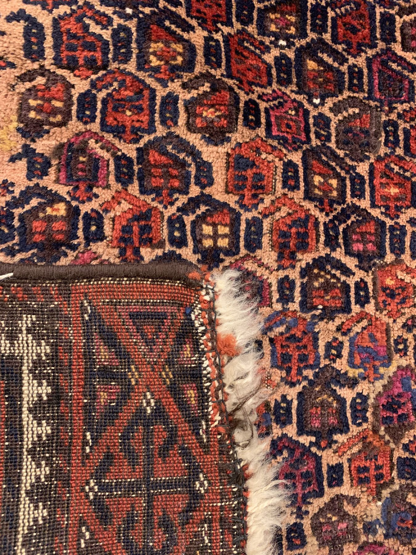 Detail e: Antiker Belutsch Gebetsteppich, Persien, 19.Jhd, Kamelwolle geknüpft auf Wolle, ca, 140 x 86 cm,EHZ:3(Altersbedingt guter Zustand).