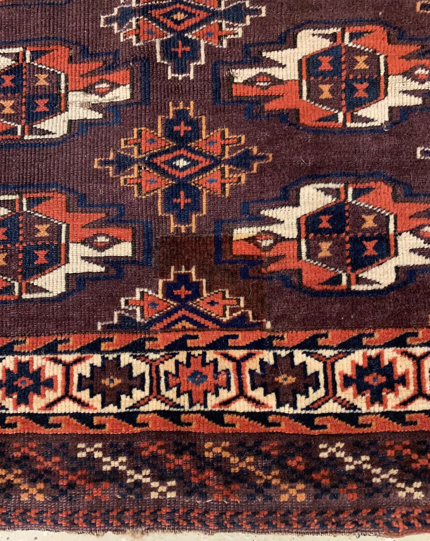 Detail b: Yomuth Djowal antik, Turkmenistan, Mitte 19.Jhd, Wolle auf Wolle, ca. 123 x 84 cm, EHZ:(Altersbedingter Zustand).
