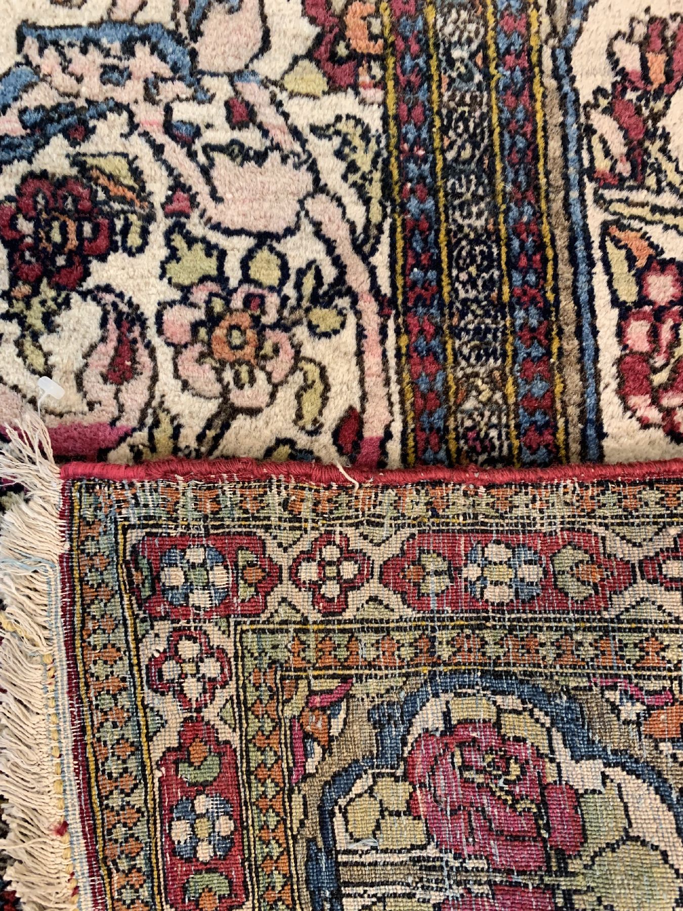 Detail e: Antiker Esfahan Ahmad, Zentralpersien, um 1900 Wolle geknüpft auf Baumwolle, Tierdarstellung auf hellem Feld, ca. 225 x 140 cm, EHZ:3