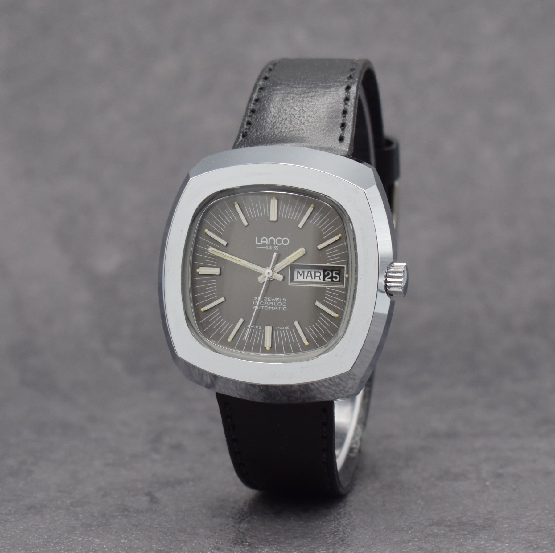 LANCO nahezu neuwertige Herrenarmbanduhr, Schweiz um 1965, Automatik, Ref. 36590, verchr. Geh., Stahlboden unter Bajonette Verschluß, graues ...