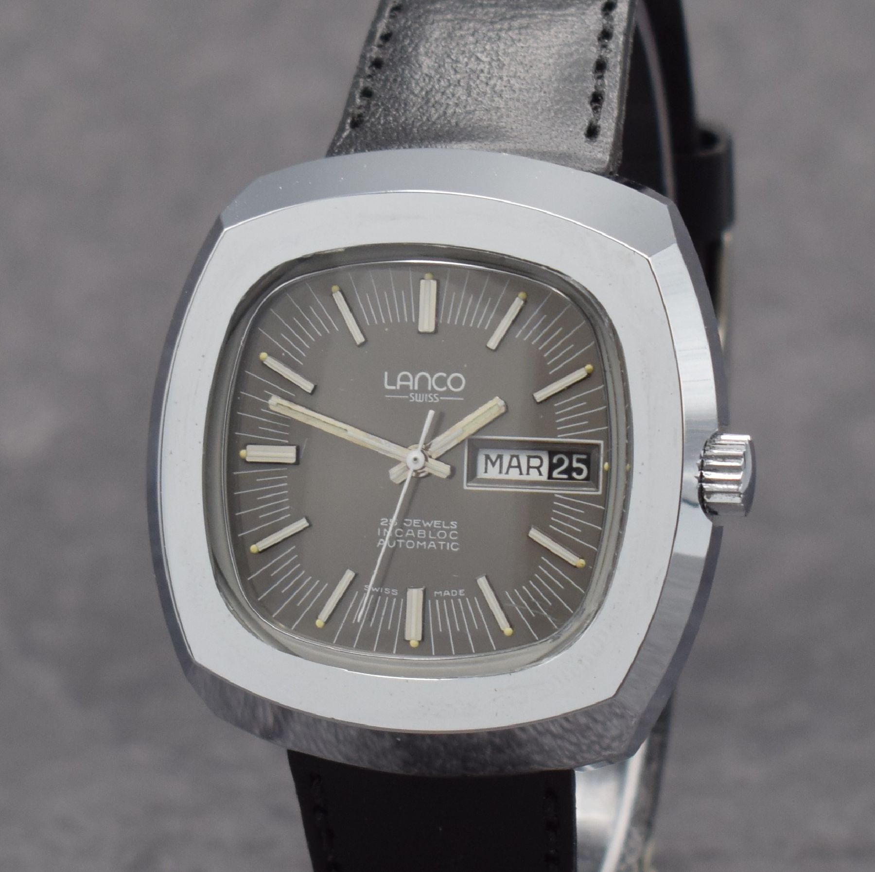 Detail a: LANCO nahezu neuwertige Herrenarmbanduhr, Schweiz um 1965, Automatik, Ref. 36590, verchr. Geh., Stahlboden unter Bajonette Verschluß, graues ...