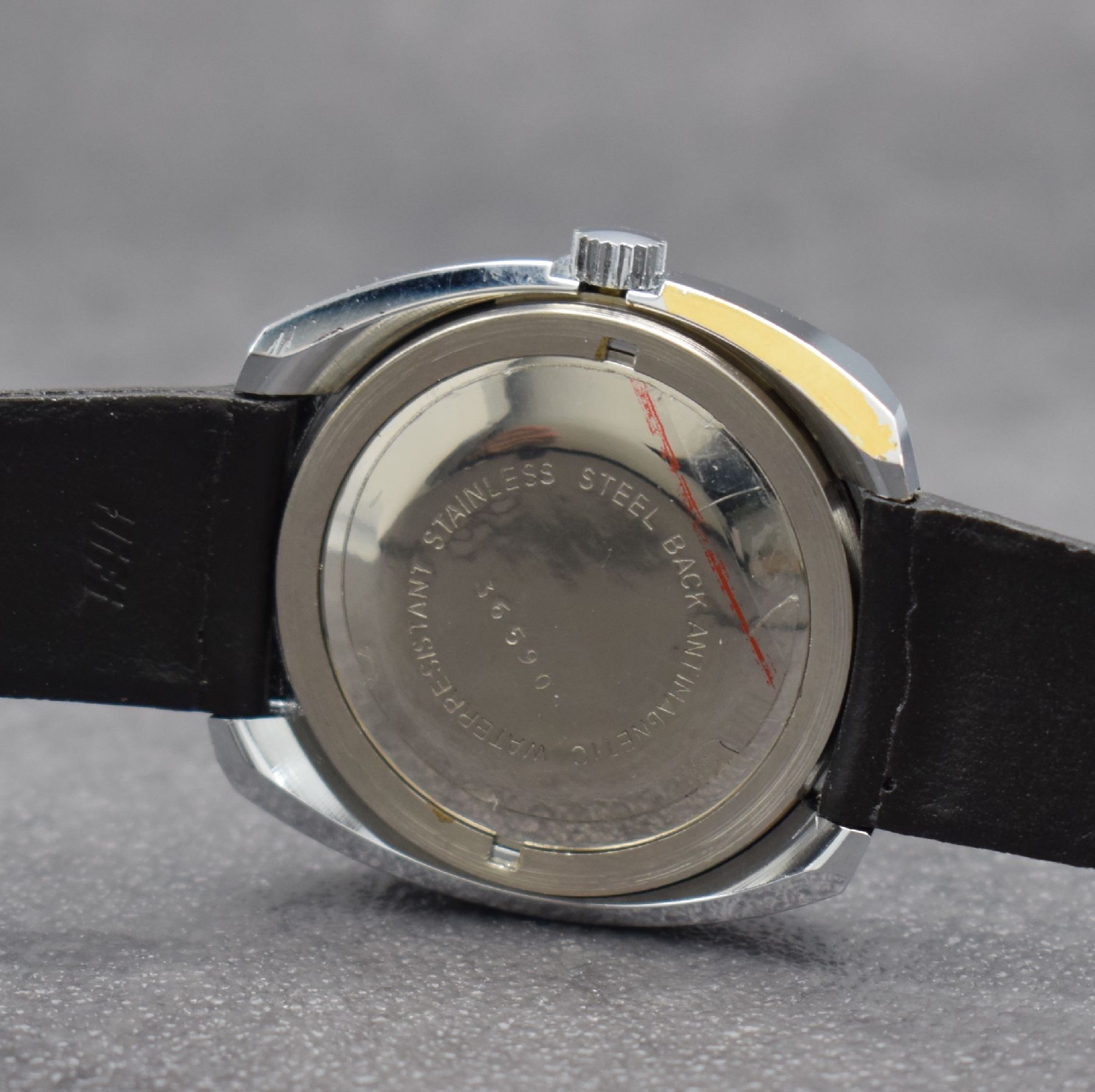 Detail b: LANCO nahezu neuwertige Herrenarmbanduhr, Schweiz um 1965, Automatik, Ref. 36590, verchr. Geh., Stahlboden unter Bajonette Verschluß, graues ...