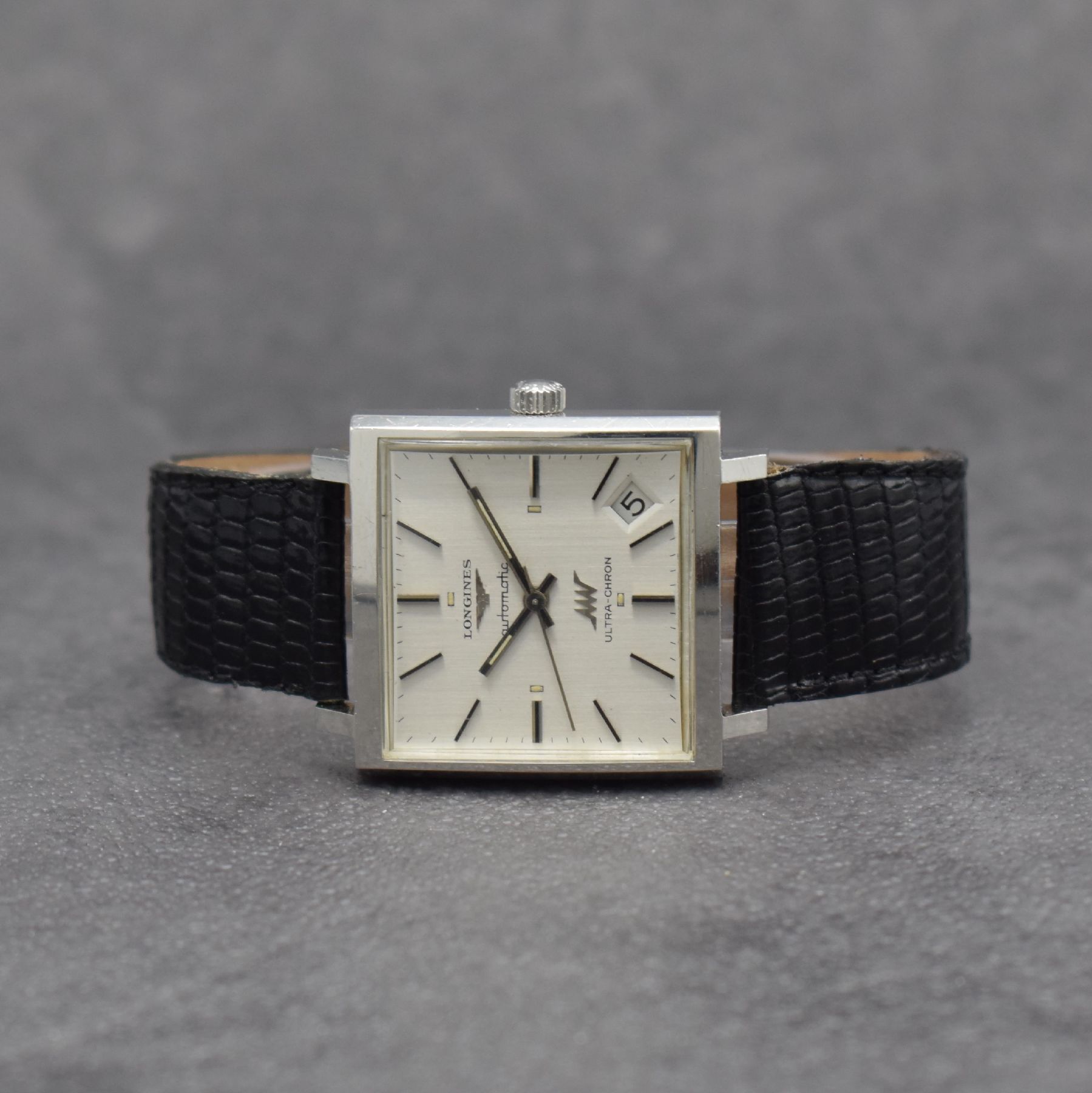 LONGINES Ultra-Chron Herrenarmbanduhr, Schweiz um 1968, Automatik, Ref. 7829-2, Stülpgeh. in Stahl, silb. Zifferbl. m. aufges. Std.-Ind., ...