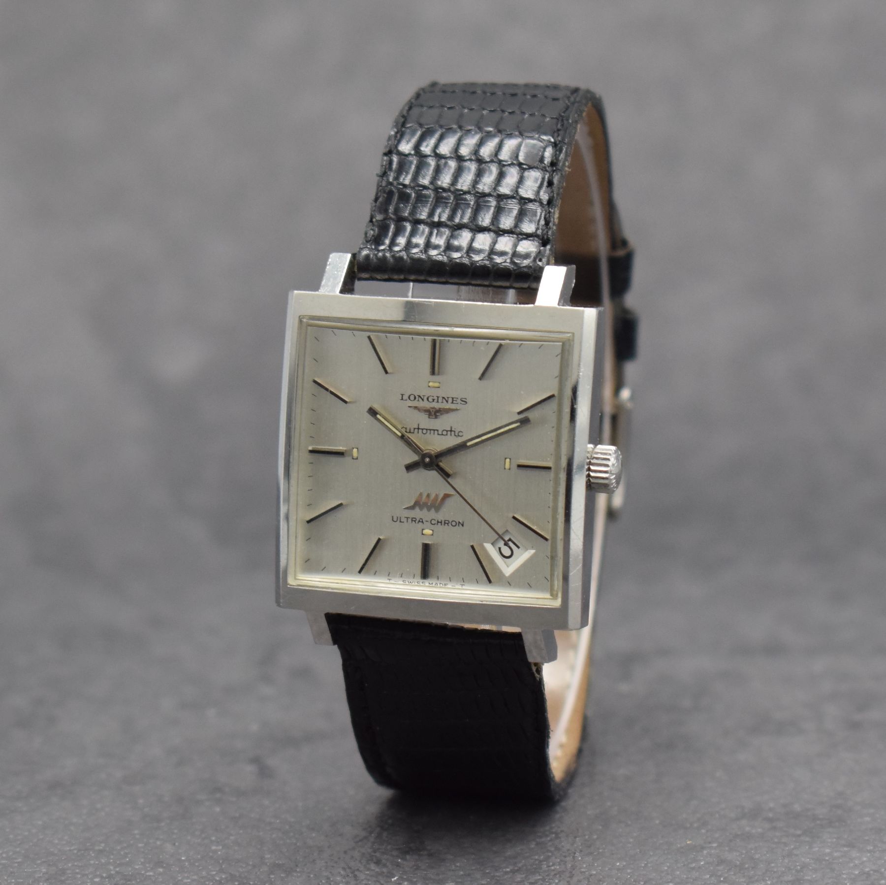 Detail b: LONGINES Ultra-Chron Herrenarmbanduhr, Schweiz um 1968, Automatik, Ref. 7829-2, Stülpgeh. in Stahl, silb. Zifferbl. m. aufges. Std.-Ind., ...