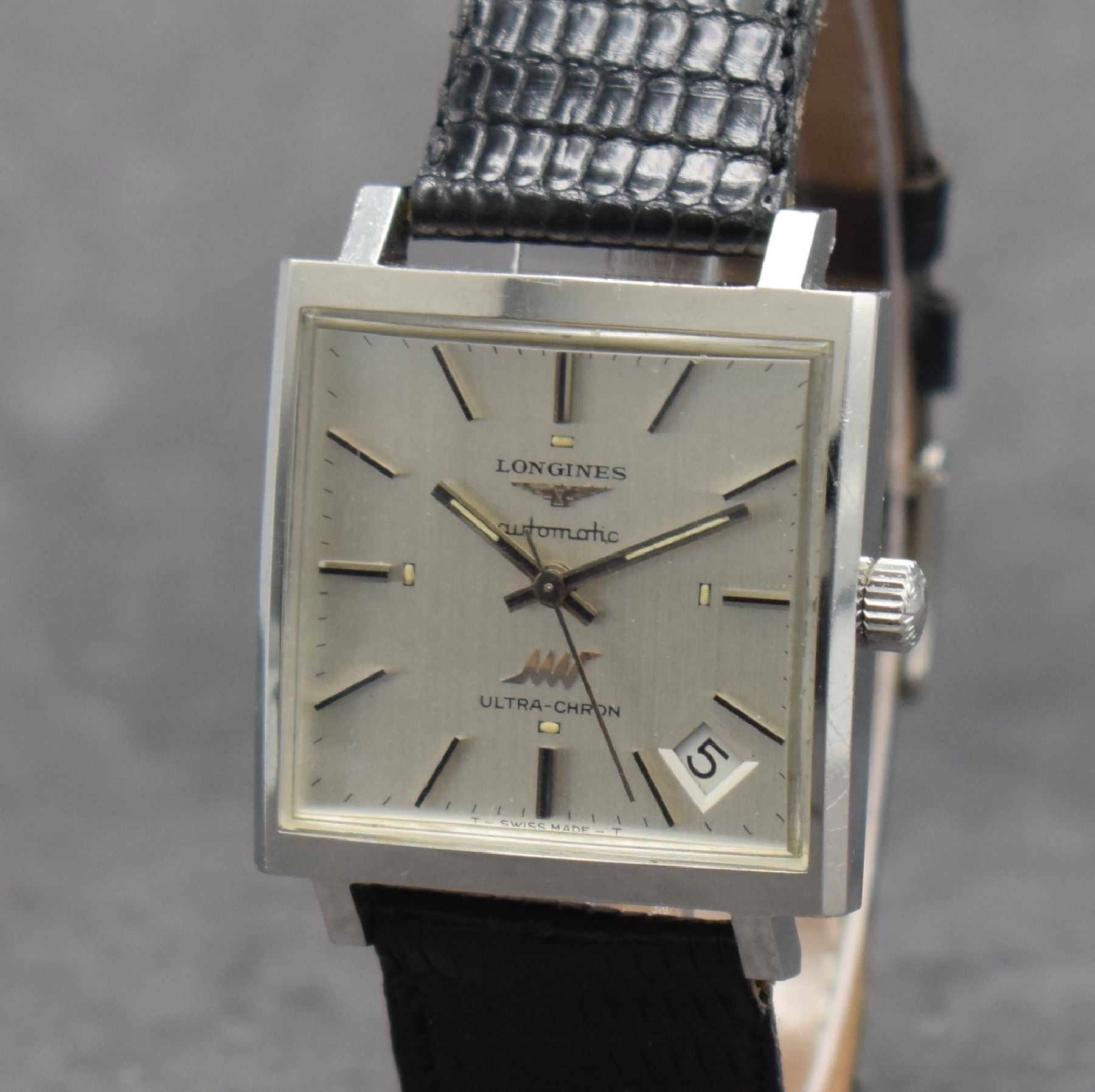 Detail c: LONGINES Ultra-Chron Herrenarmbanduhr, Schweiz um 1968, Automatik, Ref. 7829-2, Stülpgeh. in Stahl, silb. Zifferbl. m. aufges. Std.-Ind., ...