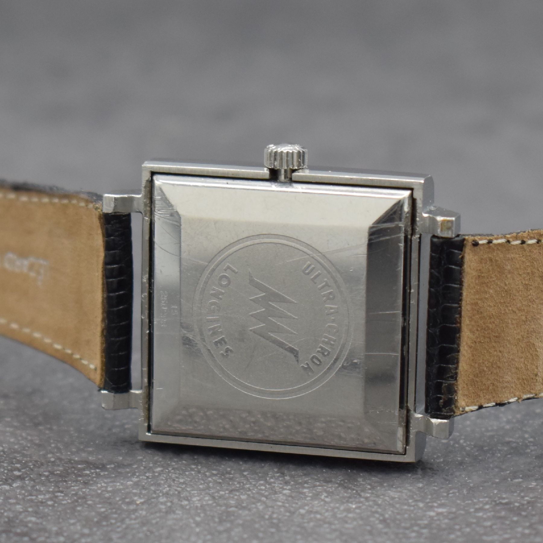 Detail e: LONGINES Ultra-Chron Herrenarmbanduhr, Schweiz um 1968, Automatik, Ref. 7829-2, Stülpgeh. in Stahl, silb. Zifferbl. m. aufges. Std.-Ind., ...