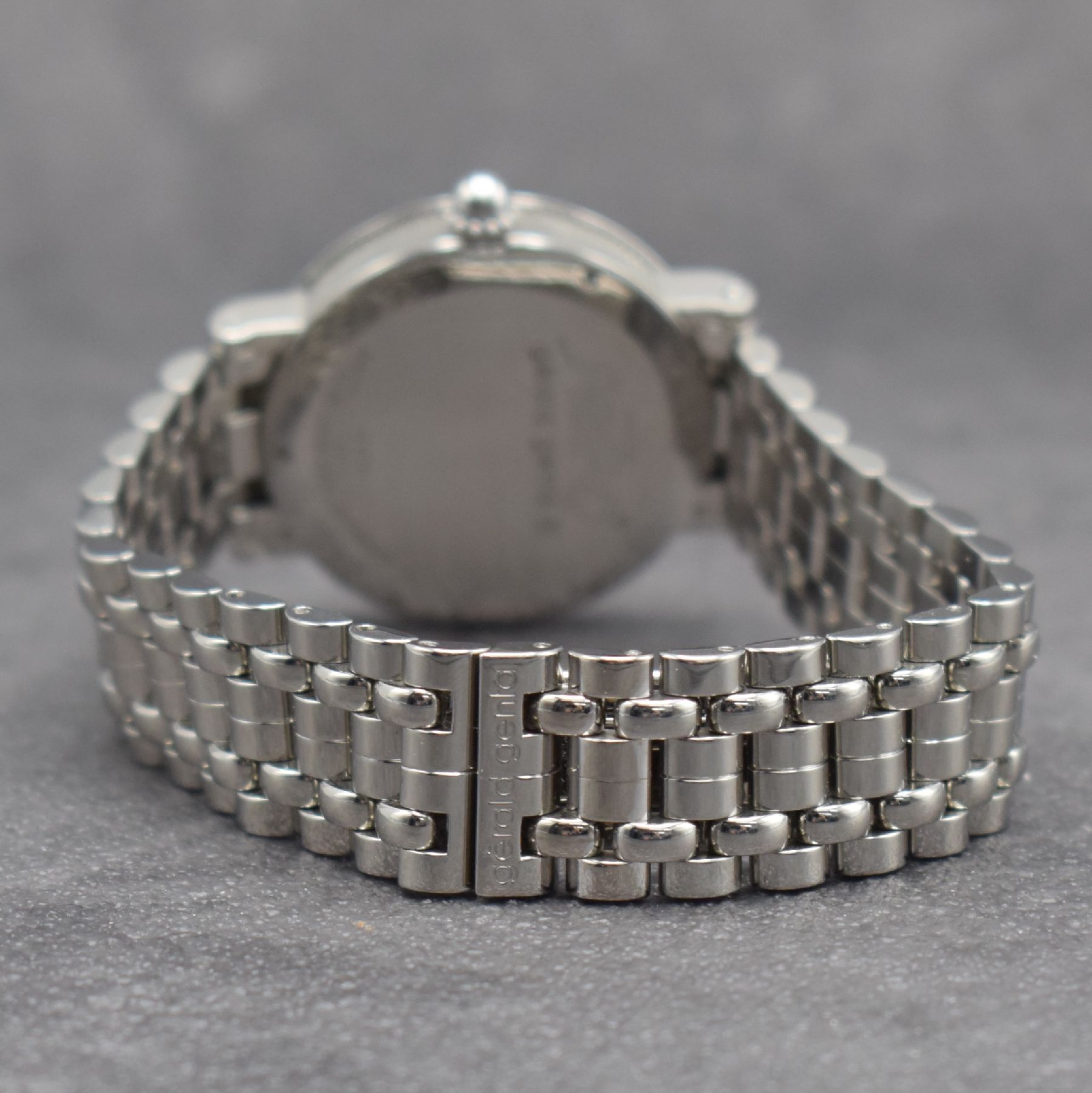 Detail d: GERALD GENTA Herrenarmbanduhr Retro in Edelstahl Referenz G3714, Schweiz um 2000, Automatik, Boden 6-fach verschr., orig. Gliederband m. Faltschl., ...