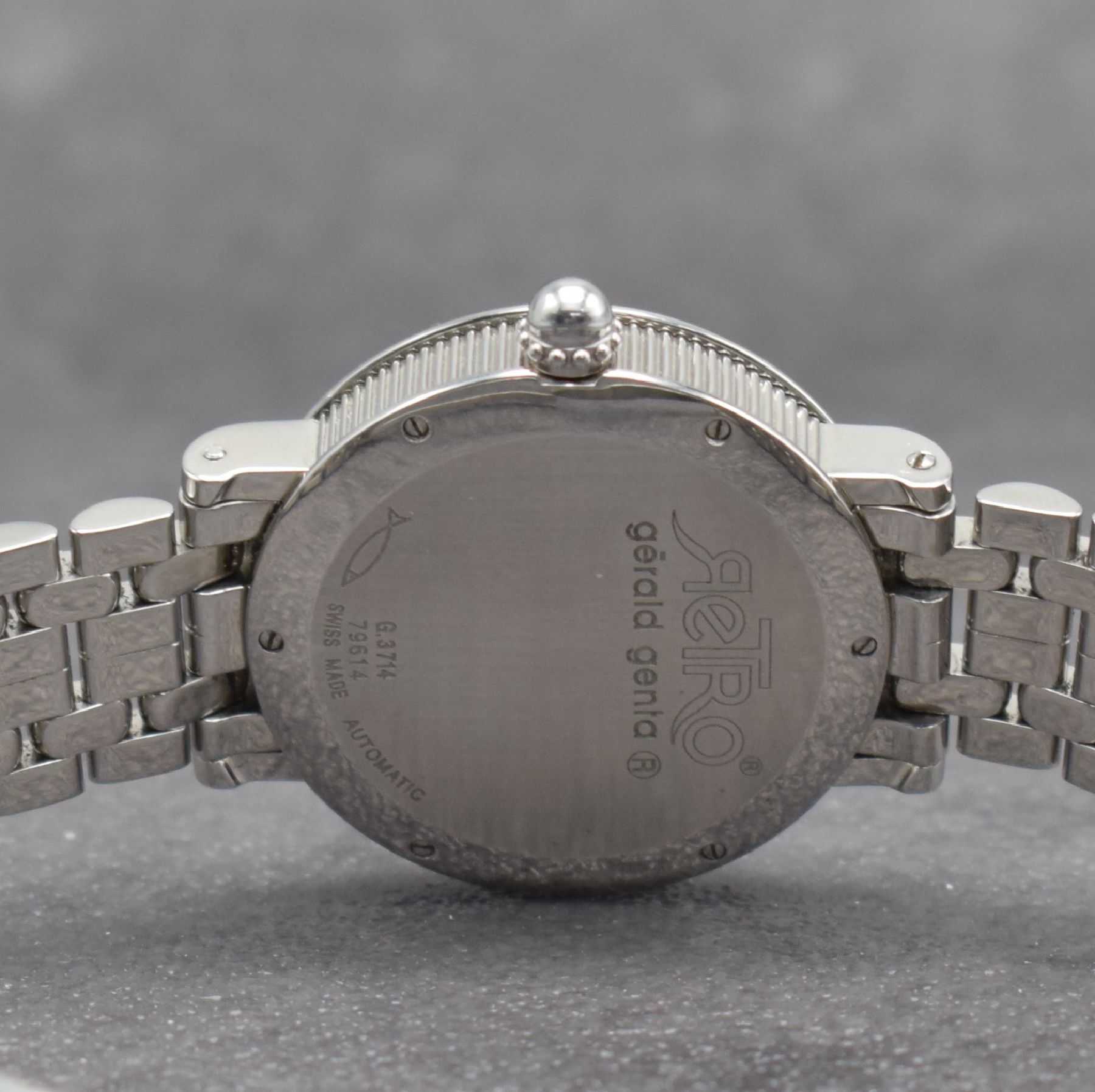 Detail f: GERALD GENTA Herrenarmbanduhr Retro in Edelstahl Referenz G3714, Schweiz um 2000, Automatik, Boden 6-fach verschr., orig. Gliederband m. Faltschl., ...