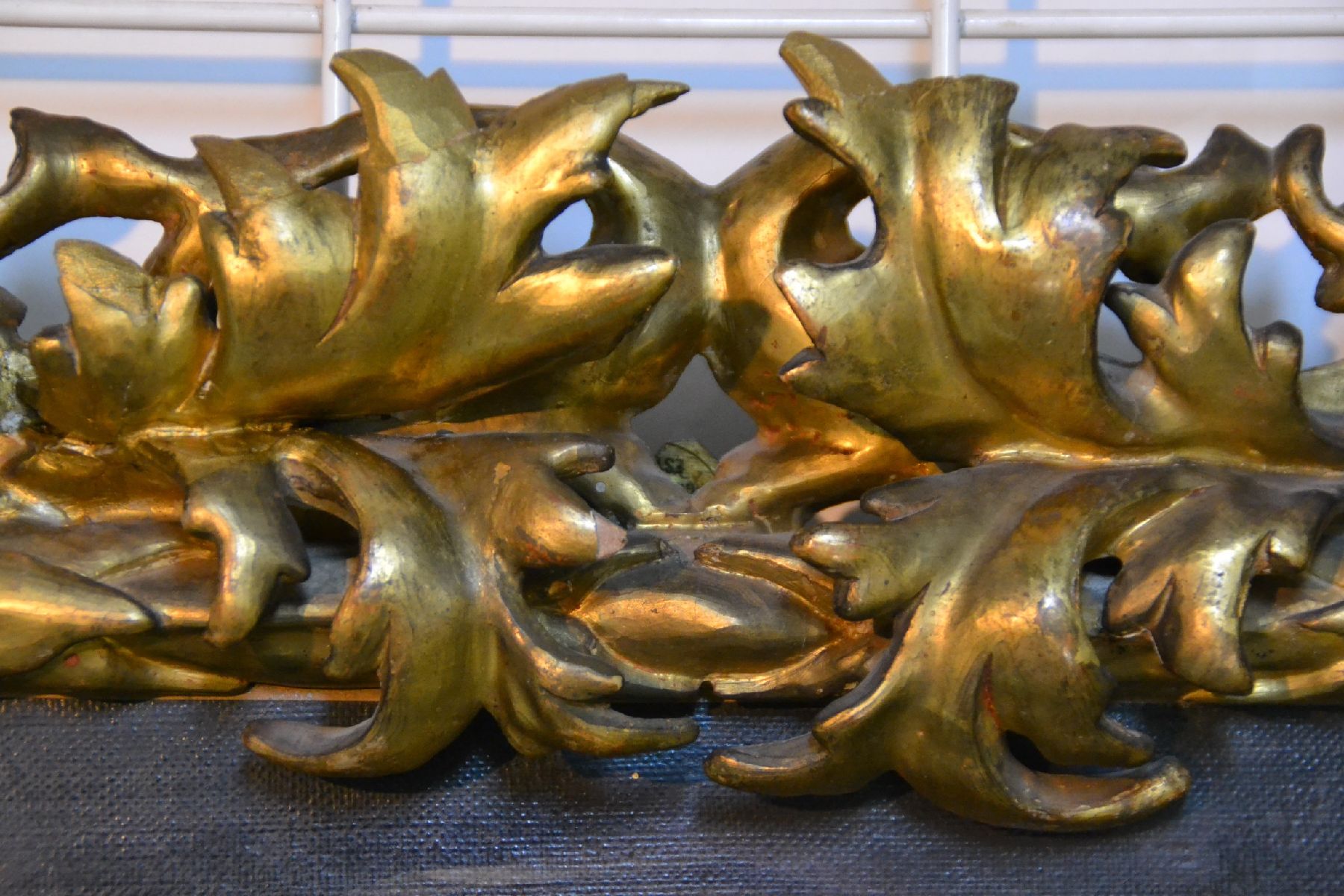 Detail f: Ungedeuteter Künstler des 17. Jh., Porträt des Johannes, feines lasierende Malerei, doubliert, Öl/Lwd, unsigniert, schöner geschnitzter ...