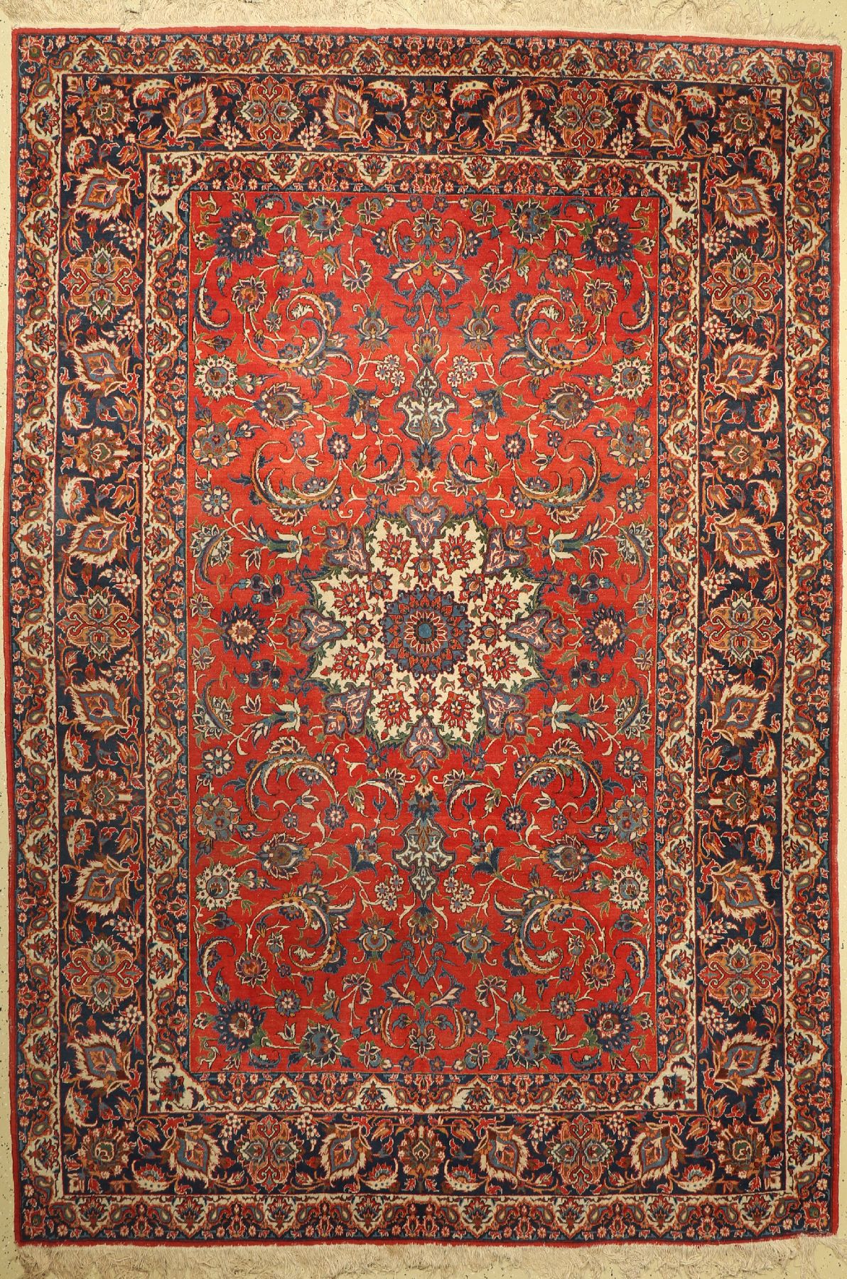 Nadjafabad, Persien, ca. 60 Jahre, Wolle auf Baumwolle, ca. 323 x 222 cm, mittlere Gebrauchsspuren.
