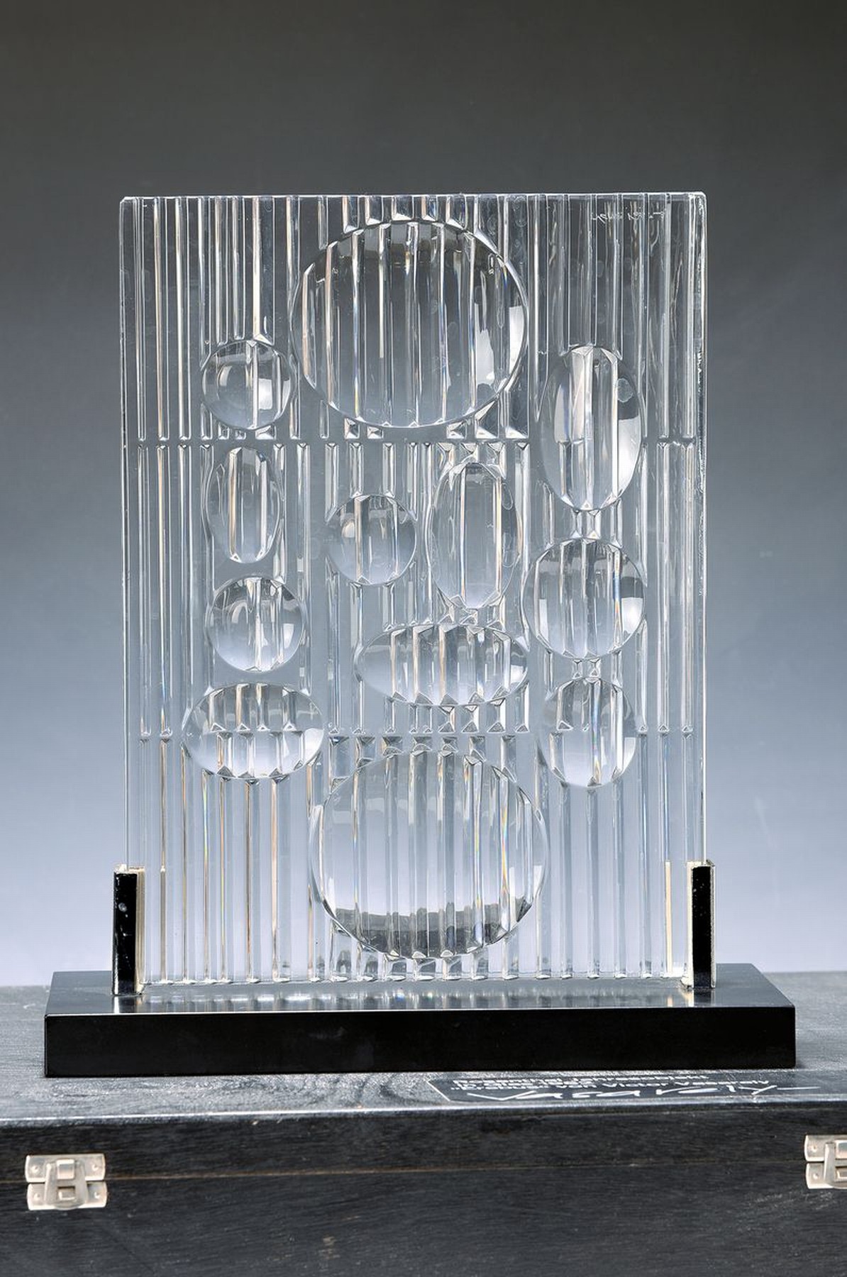 Viktor Vasarely, 1906 Pecs - 1997 Paris, "Erebus", Jahresobjekt für Rosenthal, dat. 1982, Glas geschliffen, auf schwarzer Holzplatte, ca. ...