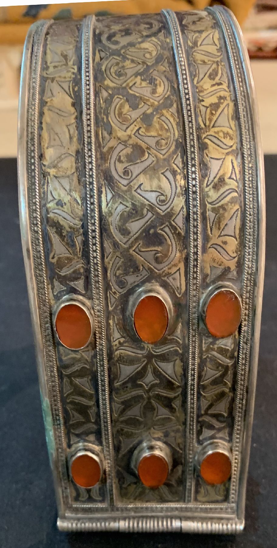 Detail a: Tekke Halsreif(Bukau),antik,Turkmenistan, um 1900, Silber,Teilvergoldet,Karneole, ca. 16 x 15 cm, guter Zustand