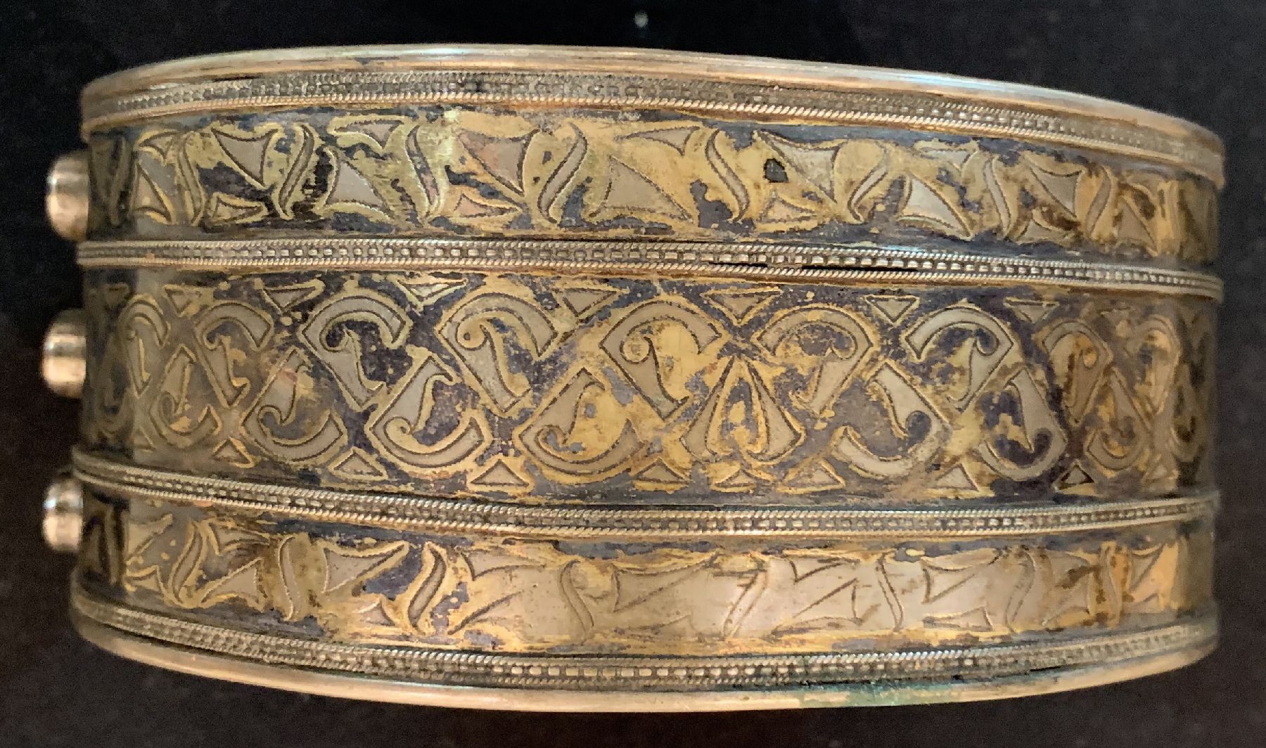 Detail c: Tekke Halsreif(Bukau),antik,Turkmenistan, um 1900, Silber,Teilvergoldet,Karneole, ca. 16 x 15 cm, guter Zustand