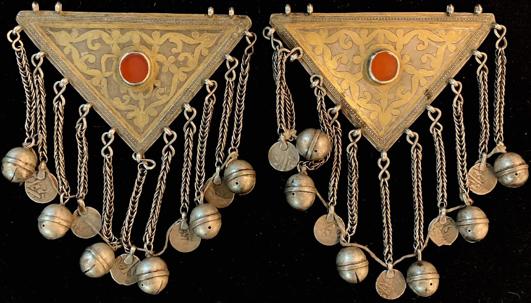 1 Paar Tekke Oberarmschmuck,(Buzband),antik Turkmenistan, um 1900, Silber,Teilvergoldet, Karneole,ca. 12 x 8 cm, guter Zustand