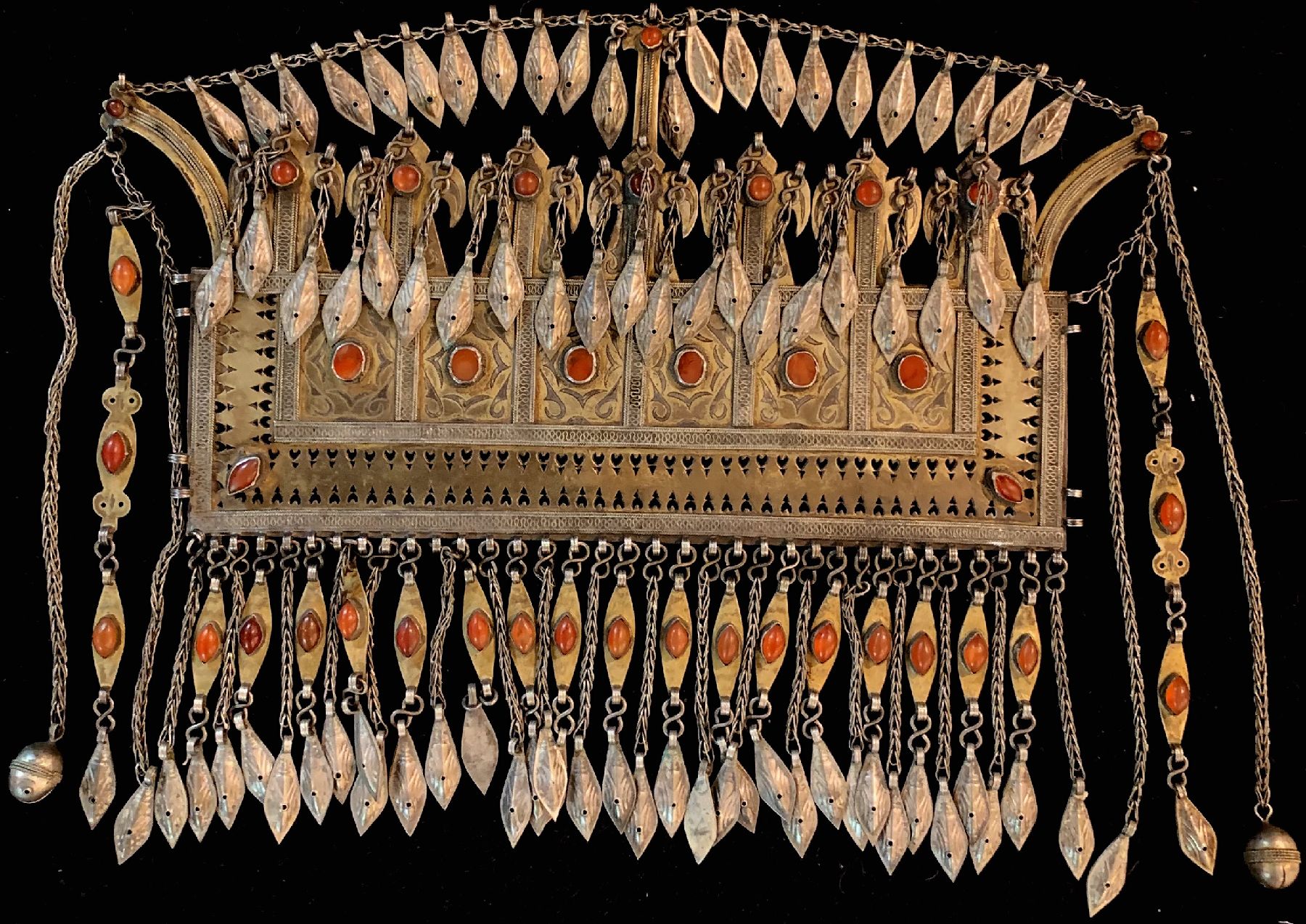 Tekke Brustschmuckplatte,(Göndschük),antik Turkmenistan, um 1900, Silber,Teilvergoldet, Karneole,ca. 30 x 15 cm, guter Zustand