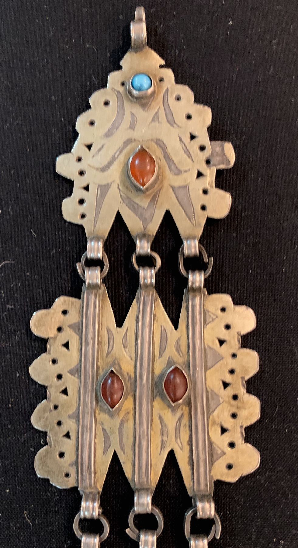 Detail c: Tekke Haubenschmuck,(Tschanga), antik, Turkmenistan, um 1900, Silber,Teilvergoldet, Karneole, ca, 55 x 9 cm, guter Zustand