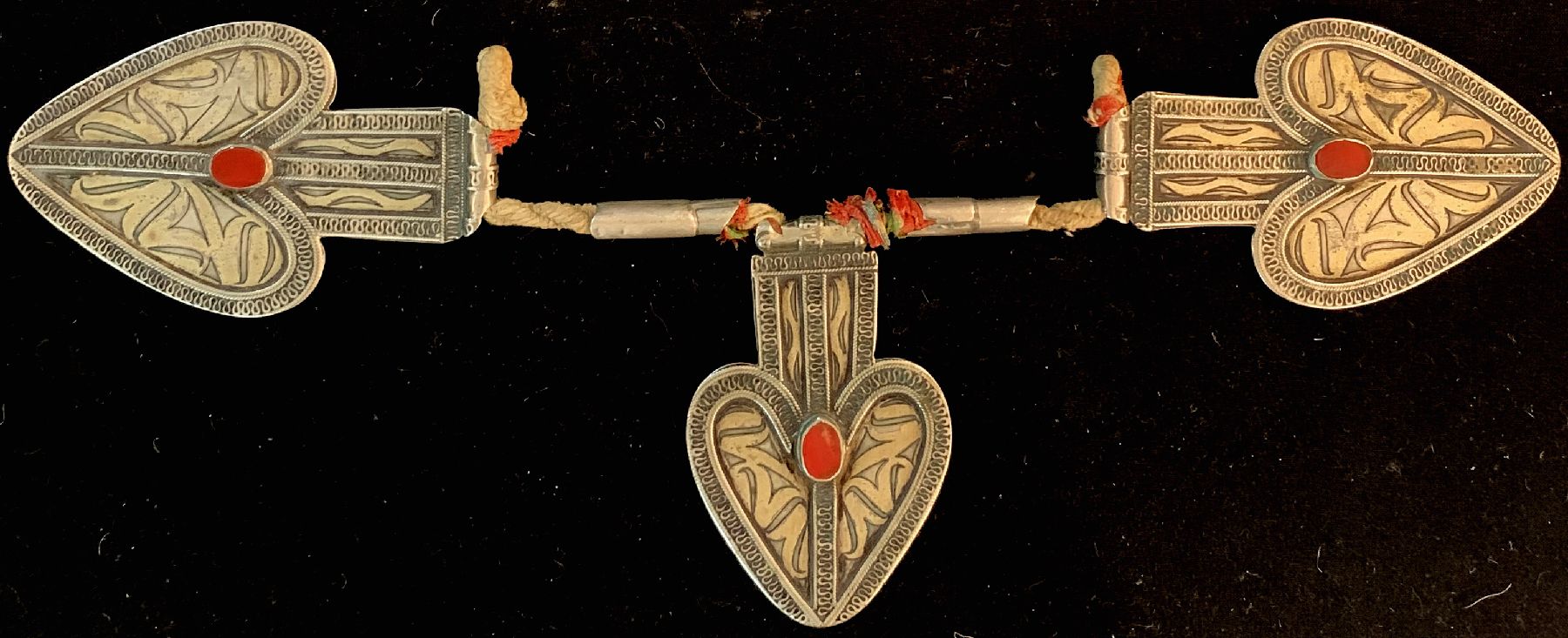 Tekke Rückenschmuck,(Asik), antik, Turkmenistan, um 1900, Silber,Teilvergoldet, Karneole, ca, 22 x 12 cm, guter Zustand