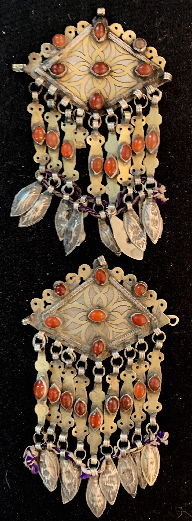 1 Paar Tekke Gewandschliessen,(Tschapraz), antik, Turkmenistan, um 1900, Silber, Teilver-goldet,Karneole, ca, 14 x 8 cm, guter Zustand