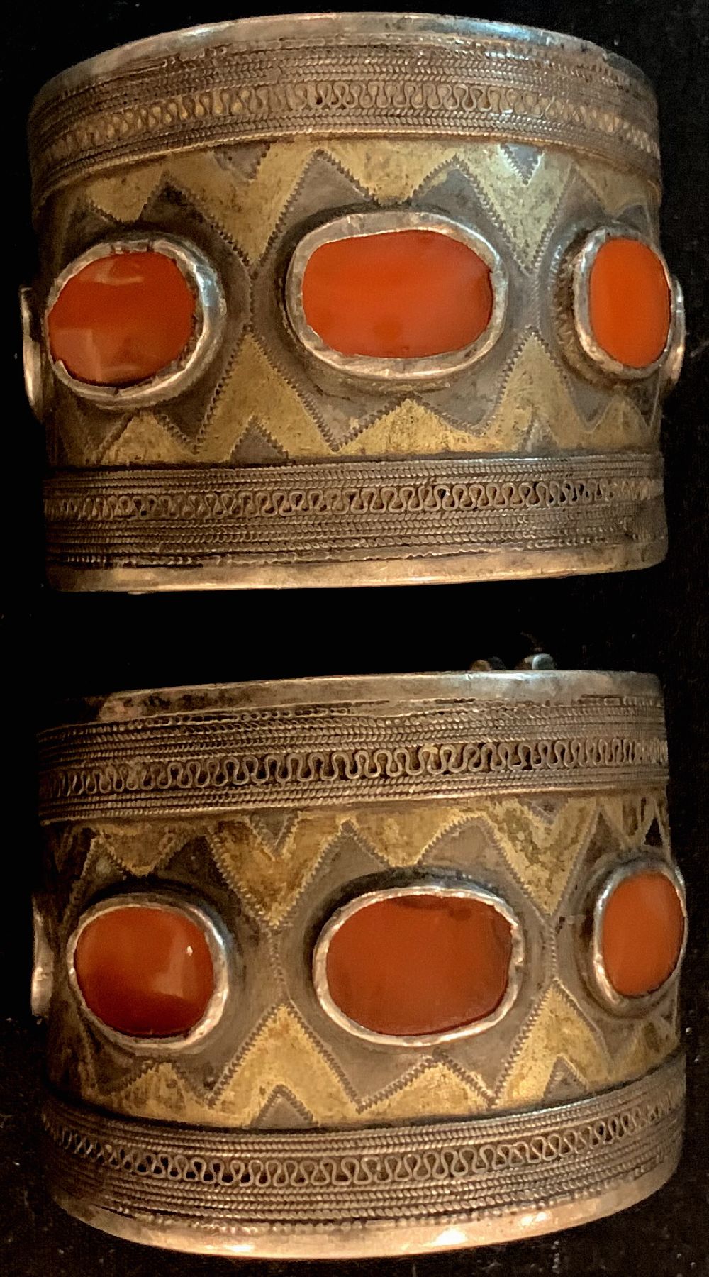 1 Paar Yomut Armreif(Bilezik), antik, Turkmenistan, um 1900, Silber,Teilvergoldet, Karneole, durchmesser: ca, 7 cm, guter Zustand