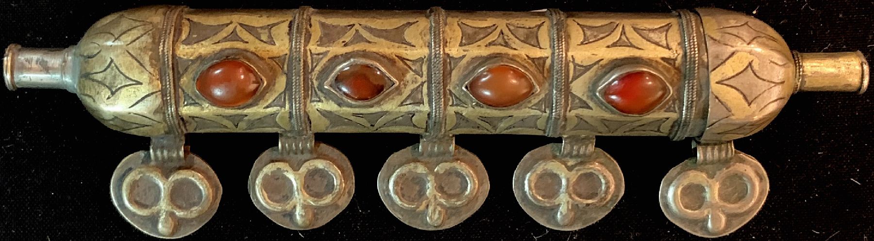 Tekke Amulettbehälter,(Bazbent),antik, Turkmenistan, um 1900, Silber, Teilvergoldet, Karneole, ca, 14 x 4 cm, guter Zustand