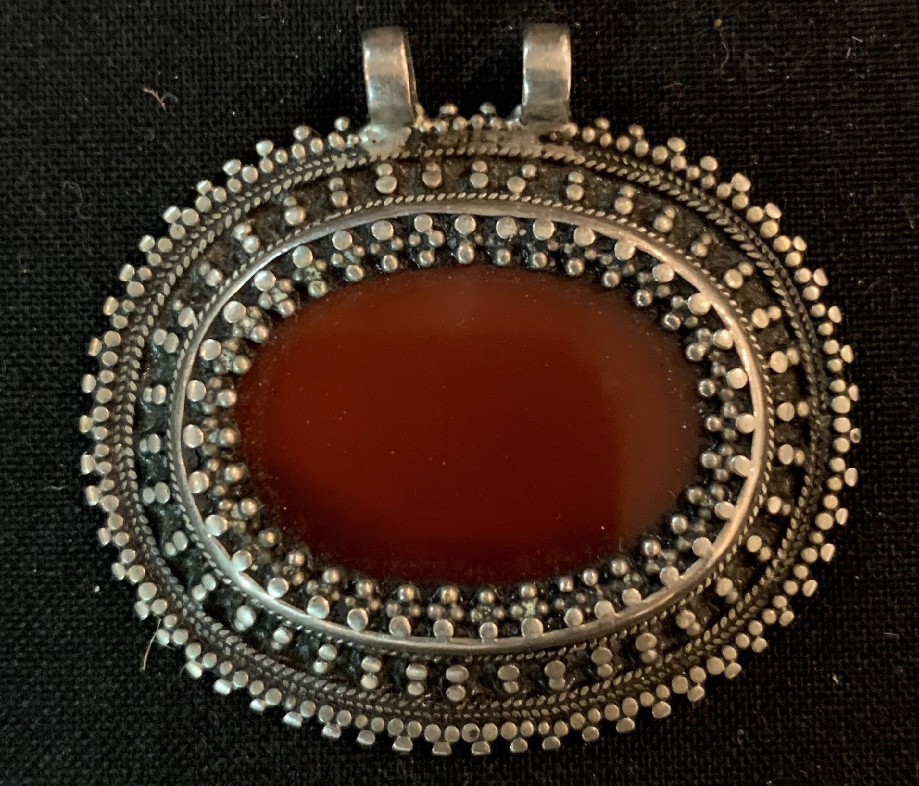 Detail c: 3 Tekke Ahänger(Dogdan), antik,Turkmenistan um 1900, Silber, Teilvergoldet, Karneole, ca,12 x 5 cm, 7 x 5 cm, 5 x 4 cm,guter Zustandd