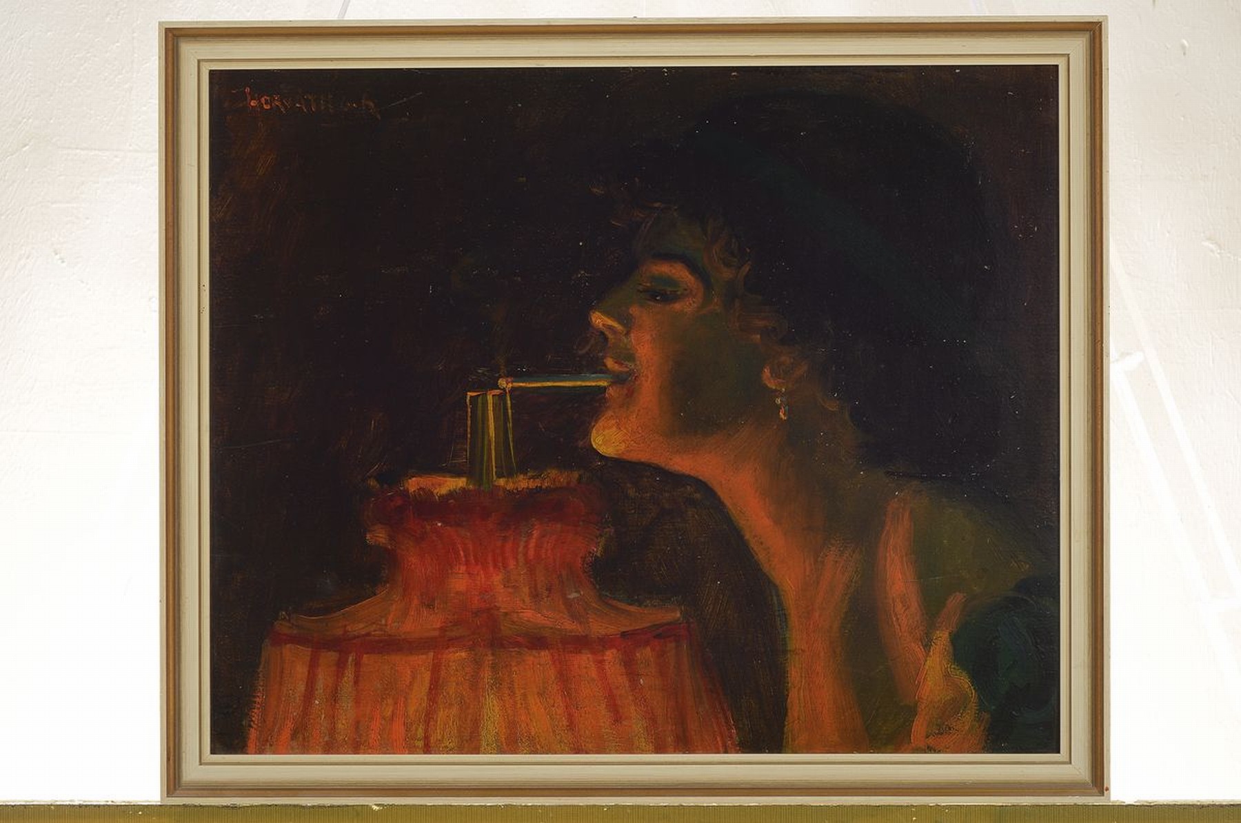 Detail k: Andor G. Horvath, 1876 Budapest-1966, Dame, die sich ihre Zigarette an einer Lampe anzündet, Öl/Malkarton, links oben signiert, ca. 39x48cm, R. ca. ...