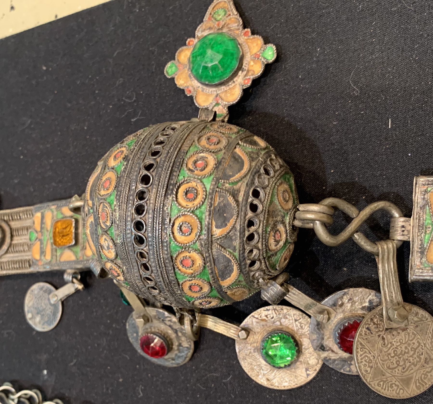 Detail c: 2lots Berber Schmuck antik, Marokko, um 1900, Silber mit Glassteinen, guter Zustand